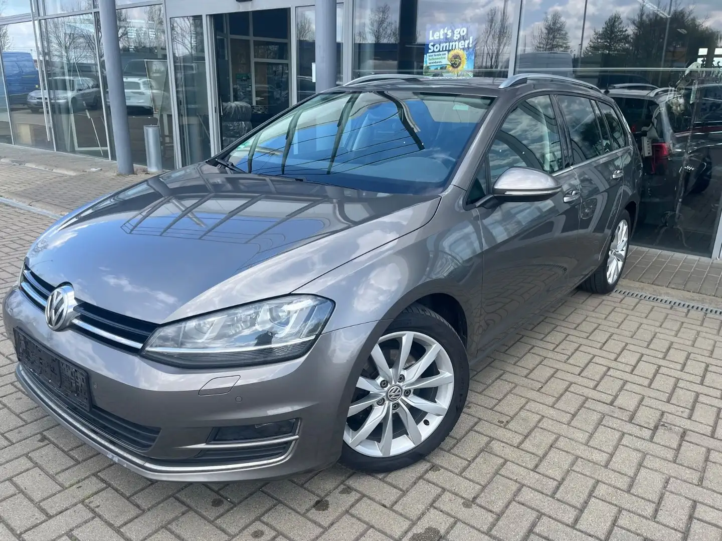 Volkswagen Golf 1.6TDI Var XENON/NAVI/TEILLEDER/AHK/1. HAND Gris - 1