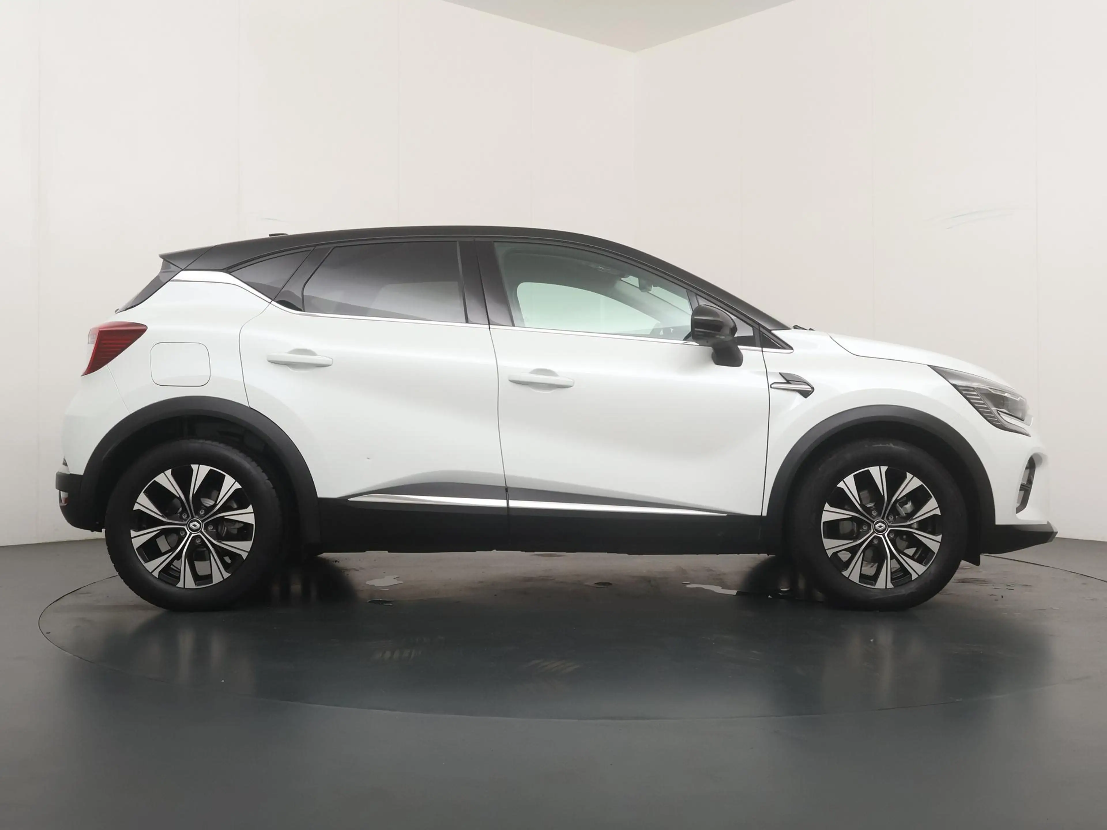 Renault Captur techno E-Tech plug-in hybrid 160 | trekhaak | Navi — photo 6