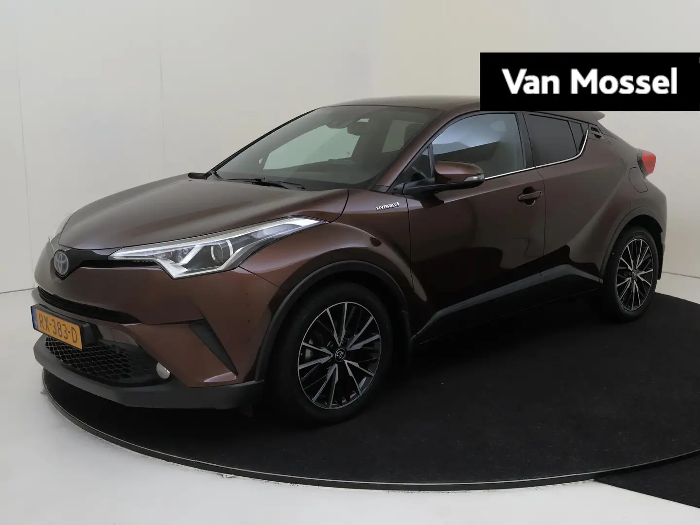 Toyota C-HR 1.8 Hybrid Dynamic | Navigatie | Parkeersensoren & Bruin - 1