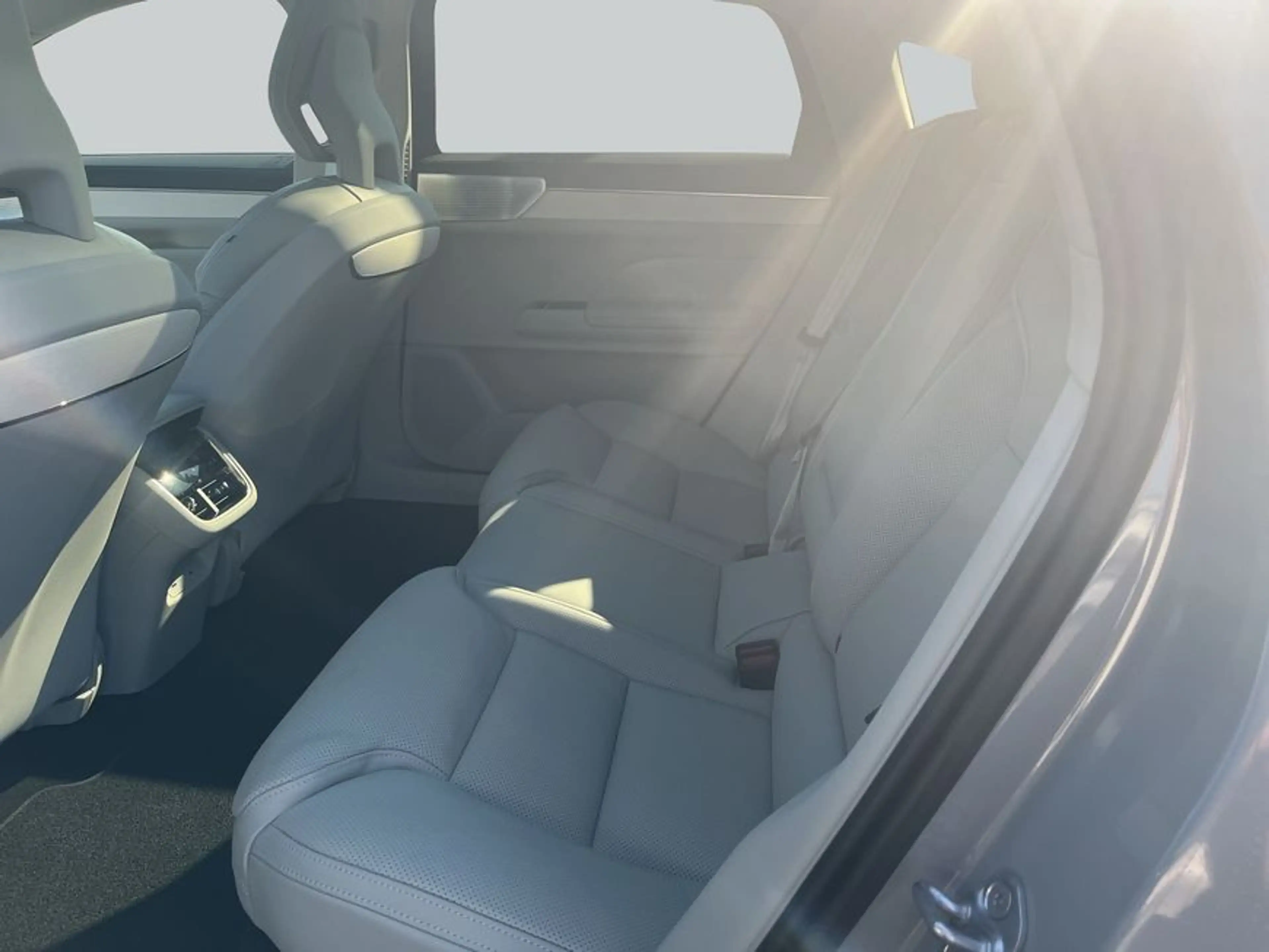 Volvo ES90 Twin Motor AWD Ultra — photo 12
