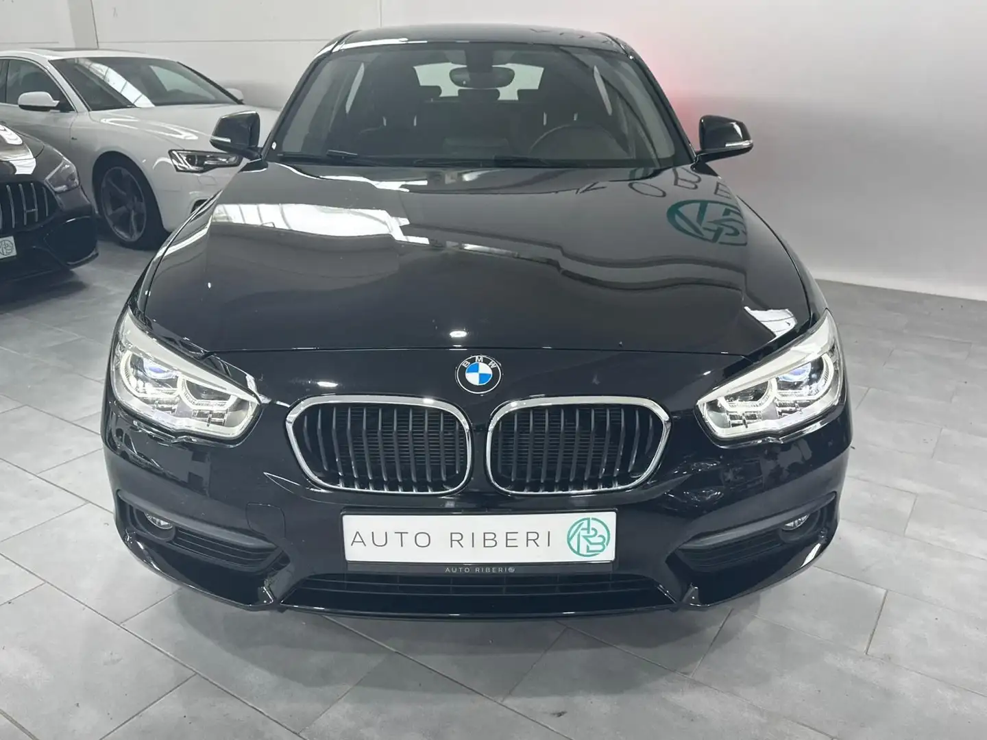 BMW 116 1er Lim. 5-trg. Advantage*Navi*Shz*LED Schwarz - 2