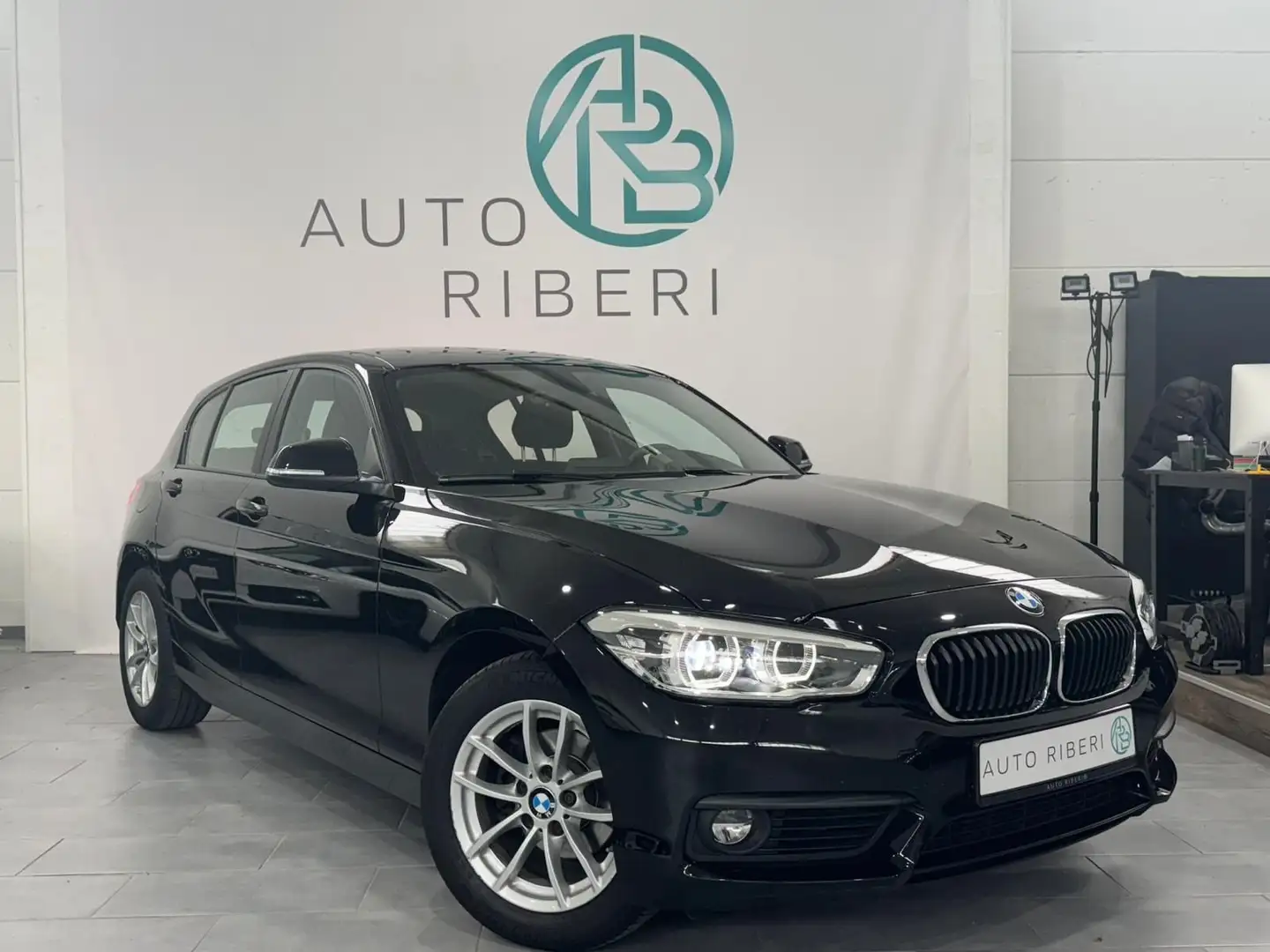 BMW 116 1er Lim. 5-trg. Advantage*Navi*Shz*LED Schwarz - 1