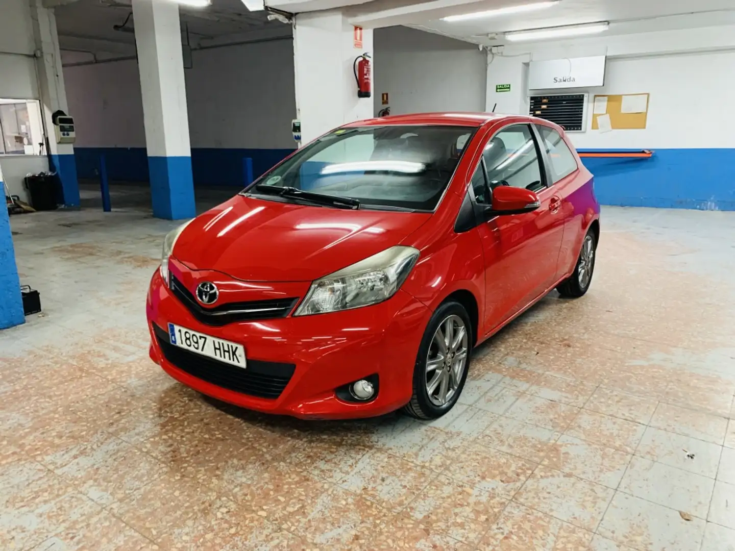 Toyota Yaris 1.4D-4D Sport Rood - 1