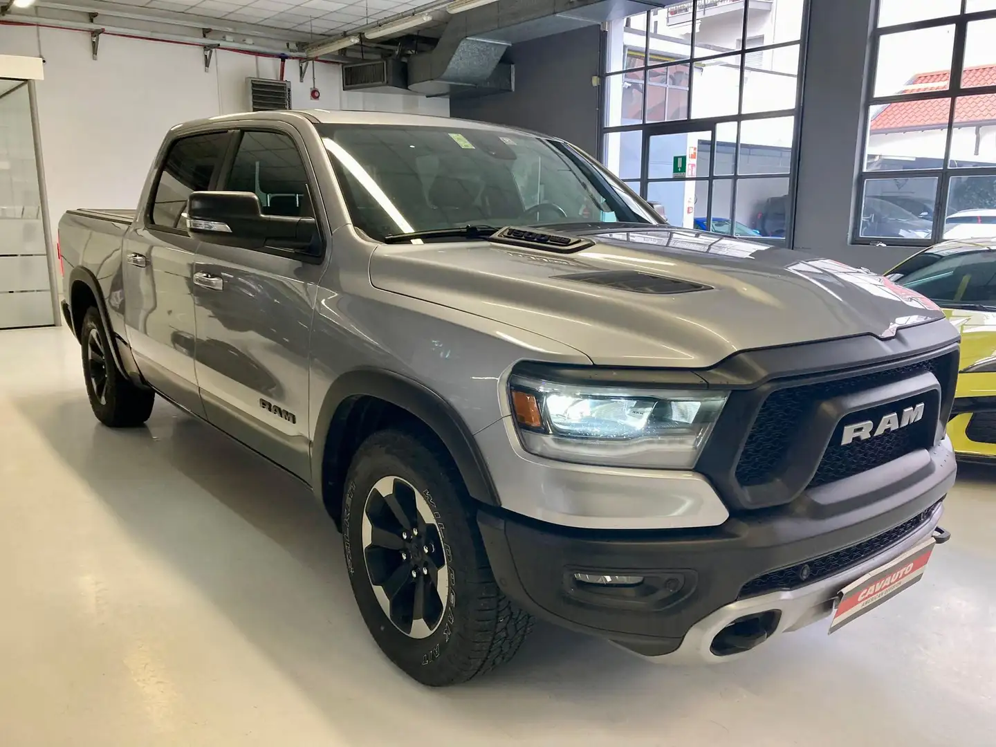 Dodge RAM REBEL 1500 V8 385CV AT8 Grau - 1