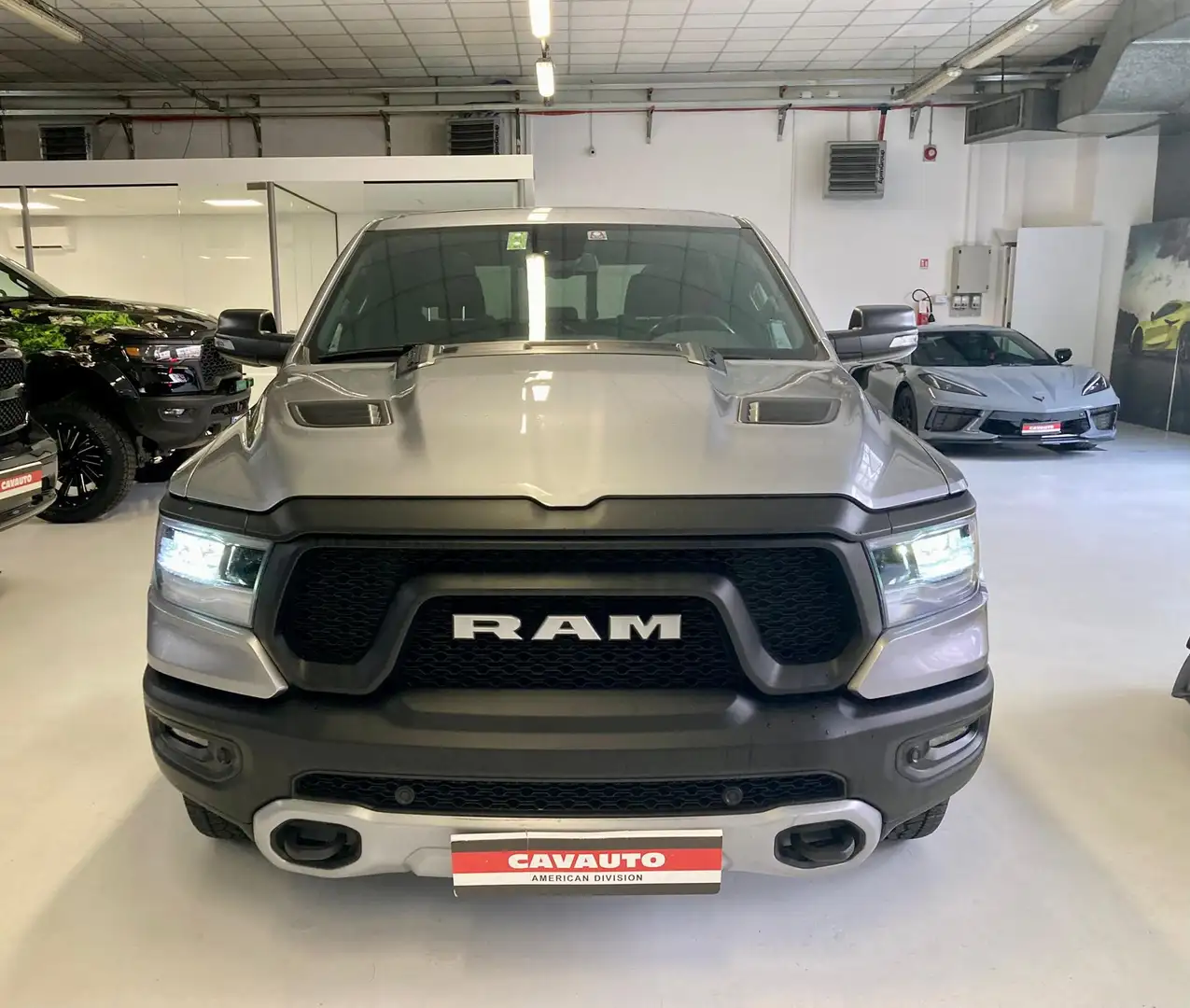 Dodge RAM REBEL 1500 V8 385CV AT8 Grau - 2