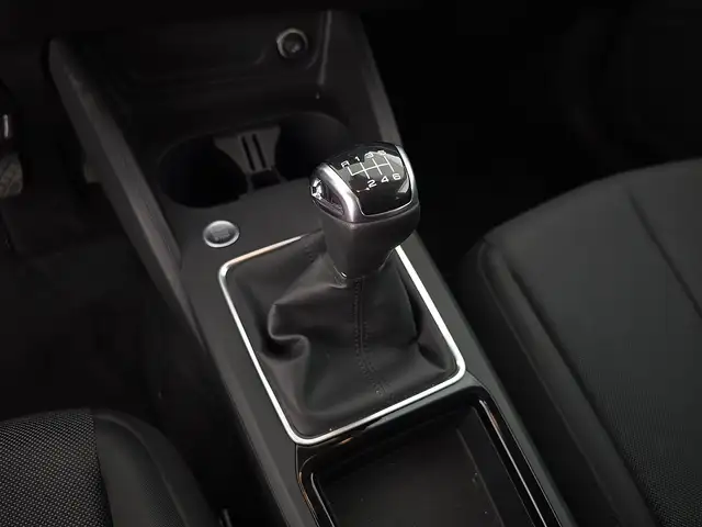 Audi Q2 view 12