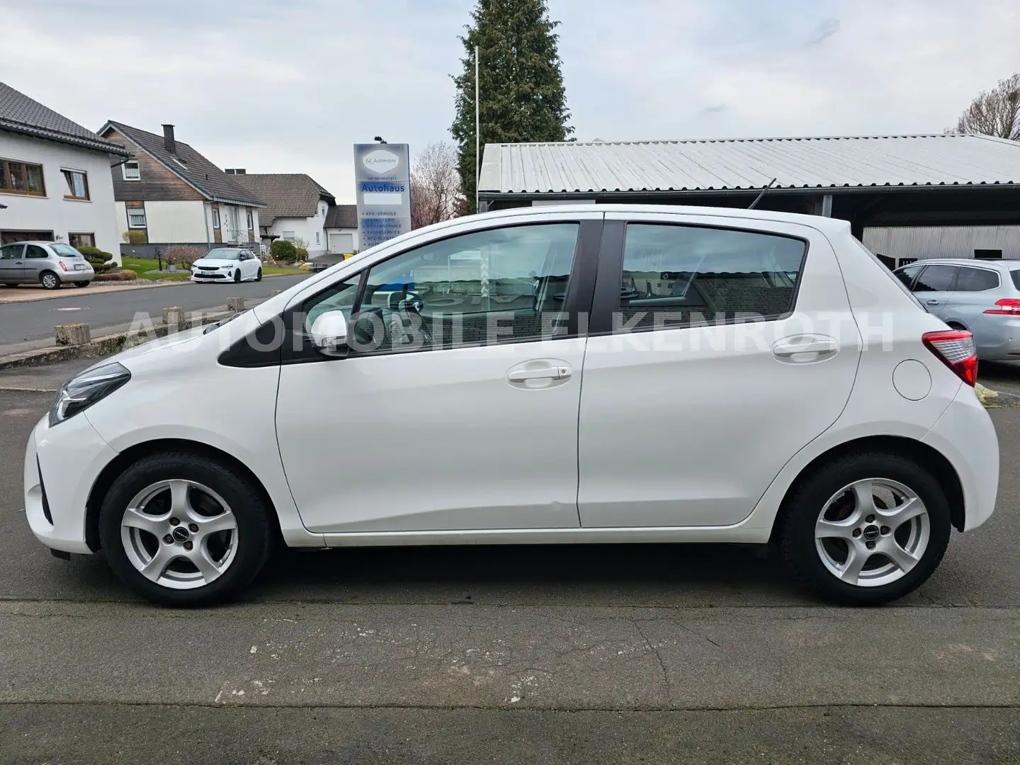 Toyota Yaris 1,5-l-Dual-VVT-iE Style Selection Weiß - 2