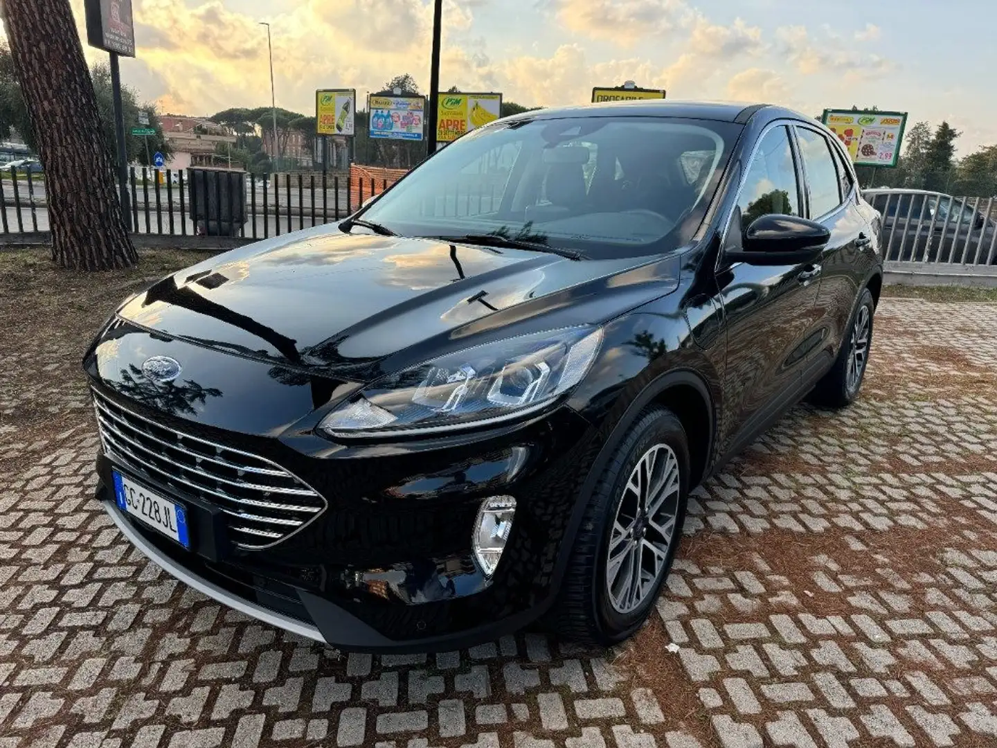 Ford Kuga 2.5 Plug In Hybrid 225 CV CVT 2WD Titanium KM CERT Negro - 2