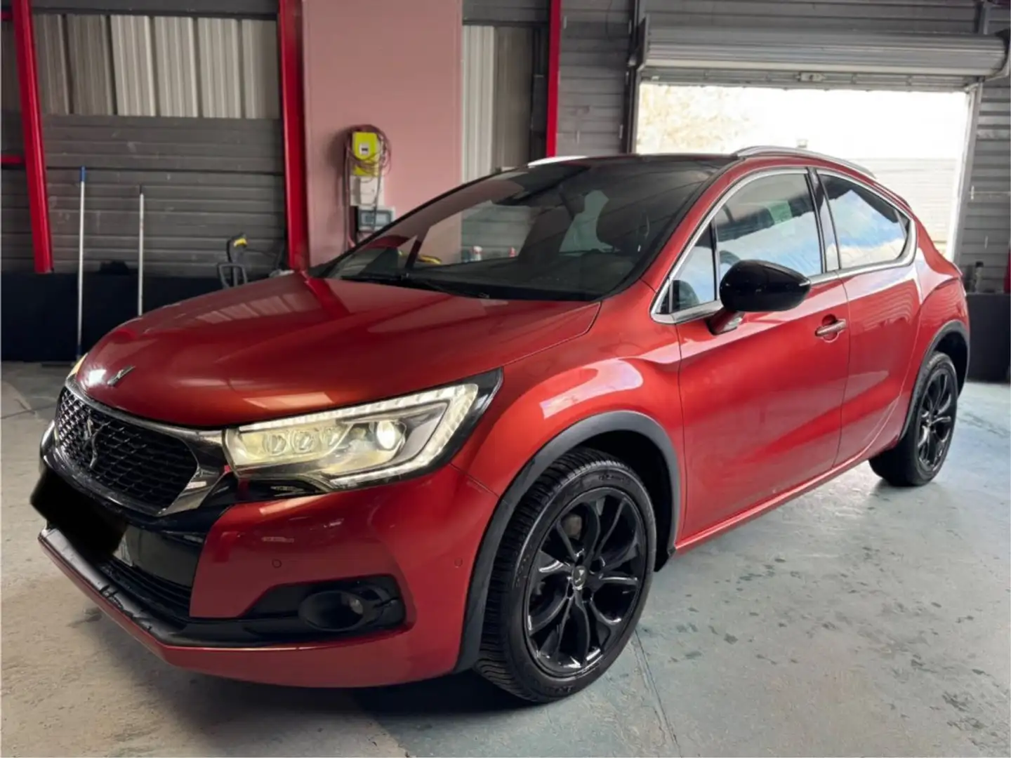 DS Automobiles DS 3 Crossback 2.0 HDI 180 CV Goud - 1