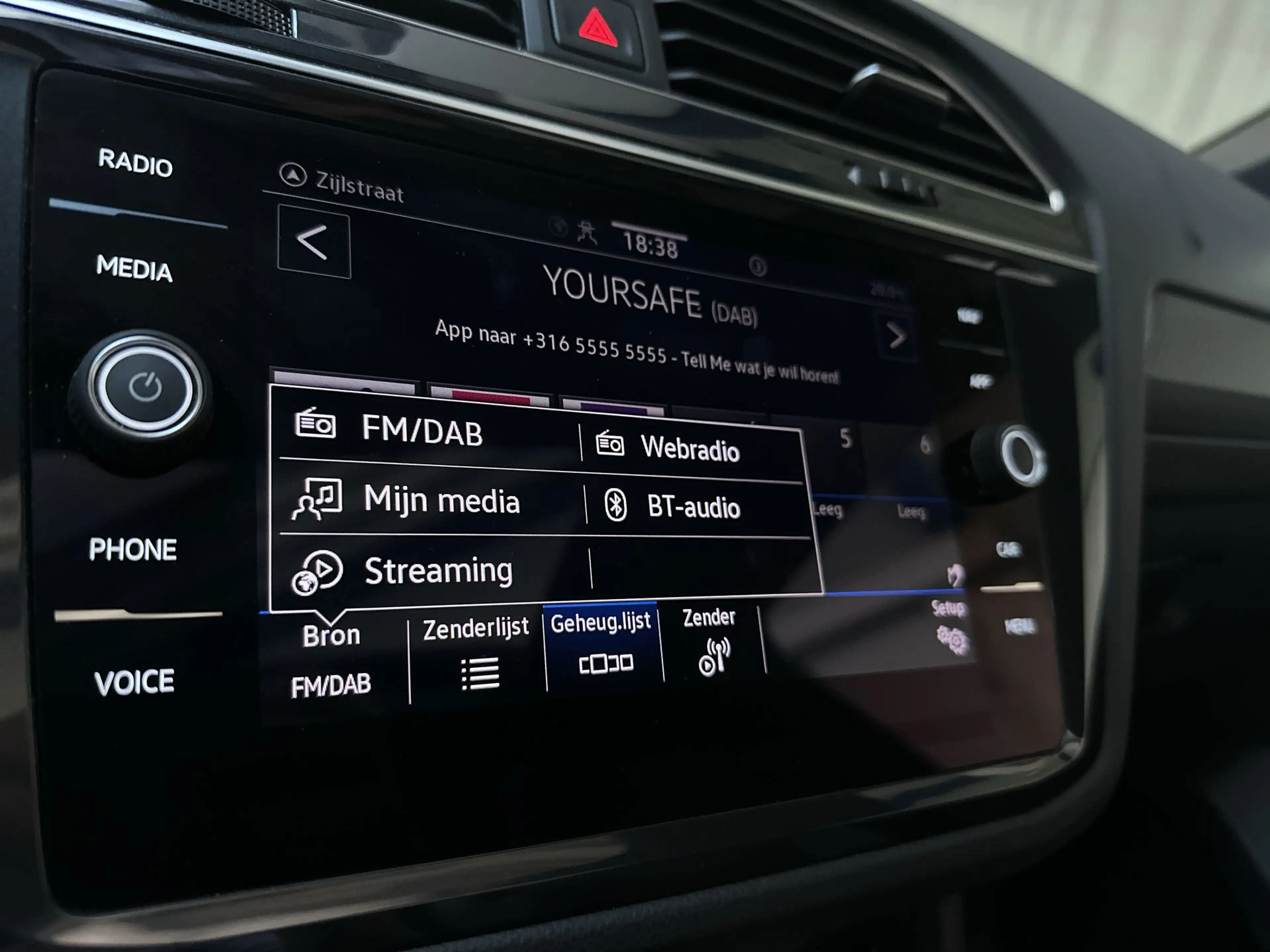 Volkswagen Tiguan 1.5 TSI 150pk DSG R-Line Panoramadak Alcantara App — photo 15