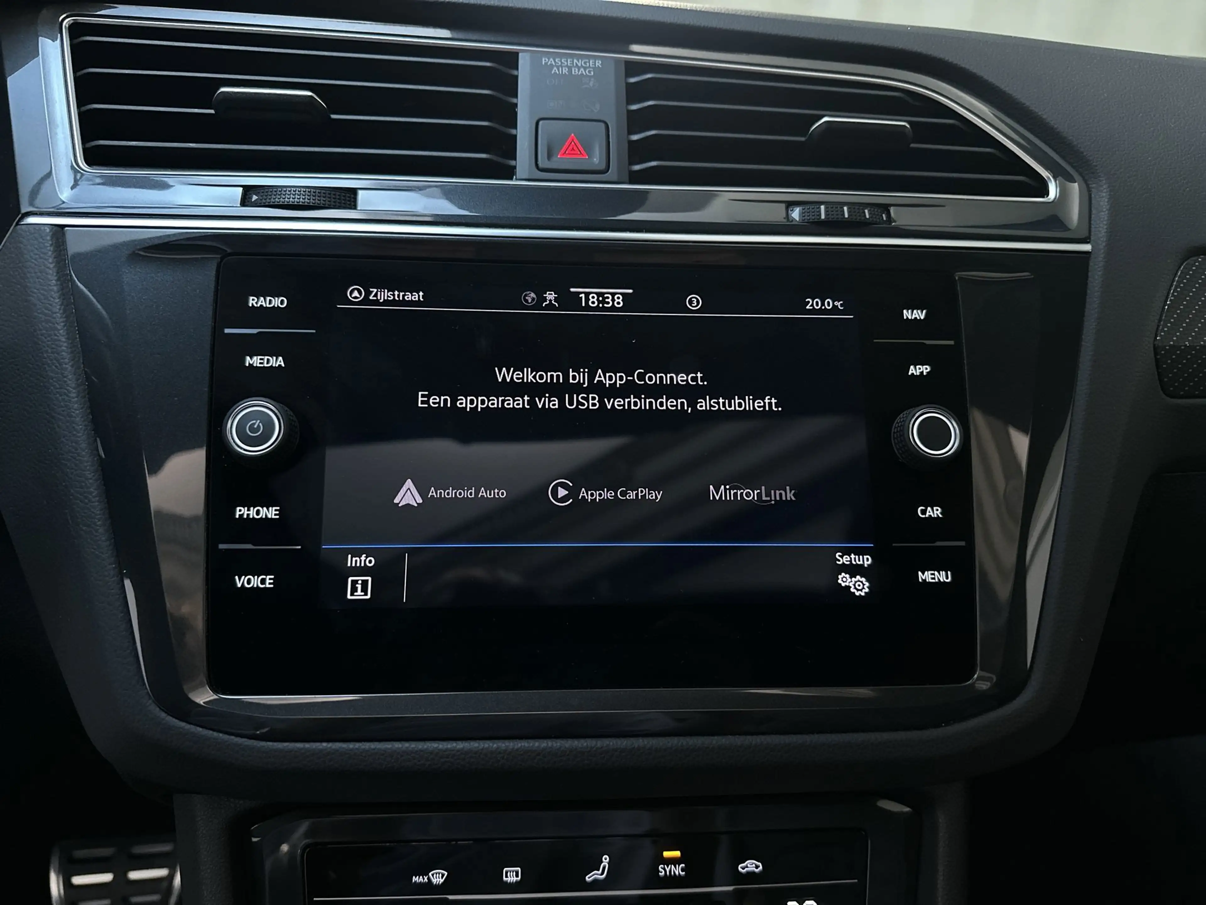 Volkswagen Tiguan 1.5 TSI 150pk DSG R-Line Panoramadak Alcantara App — photo 23