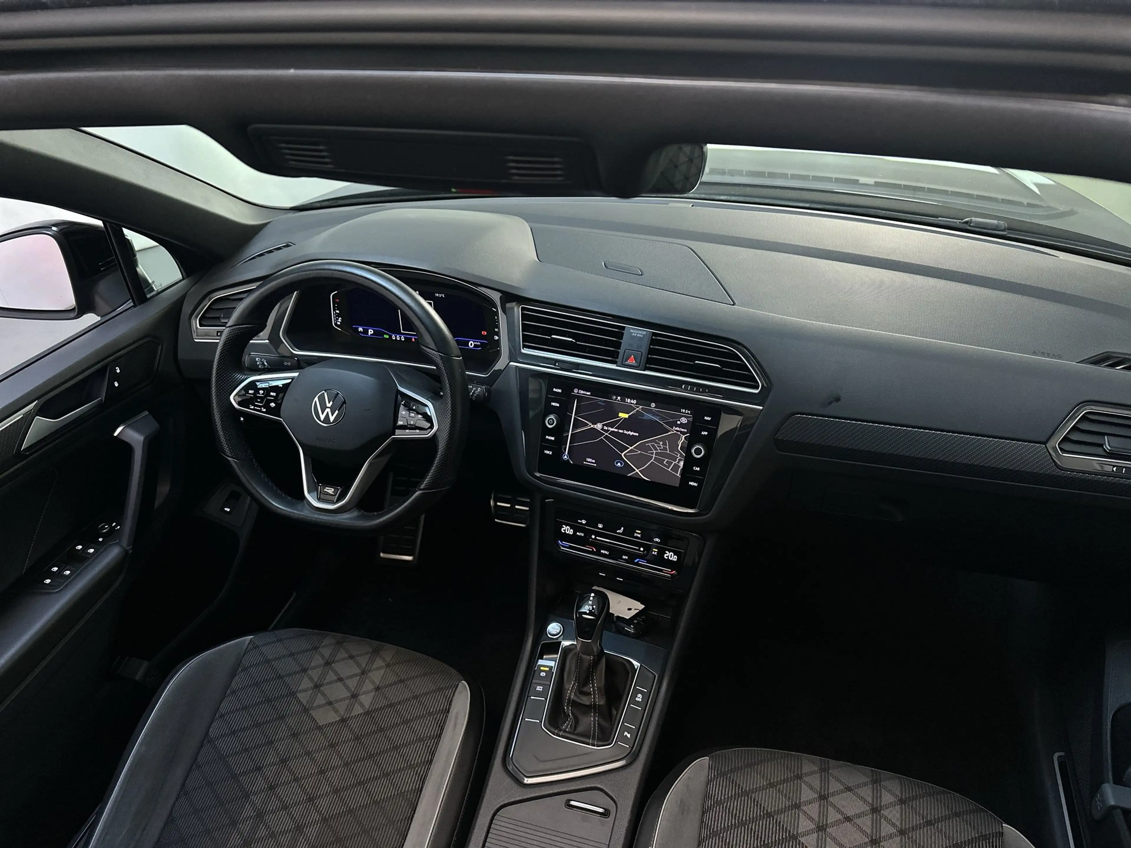 Volkswagen Tiguan 1.5 TSI 150pk DSG R-Line Panoramadak Alcantara App — photo 26