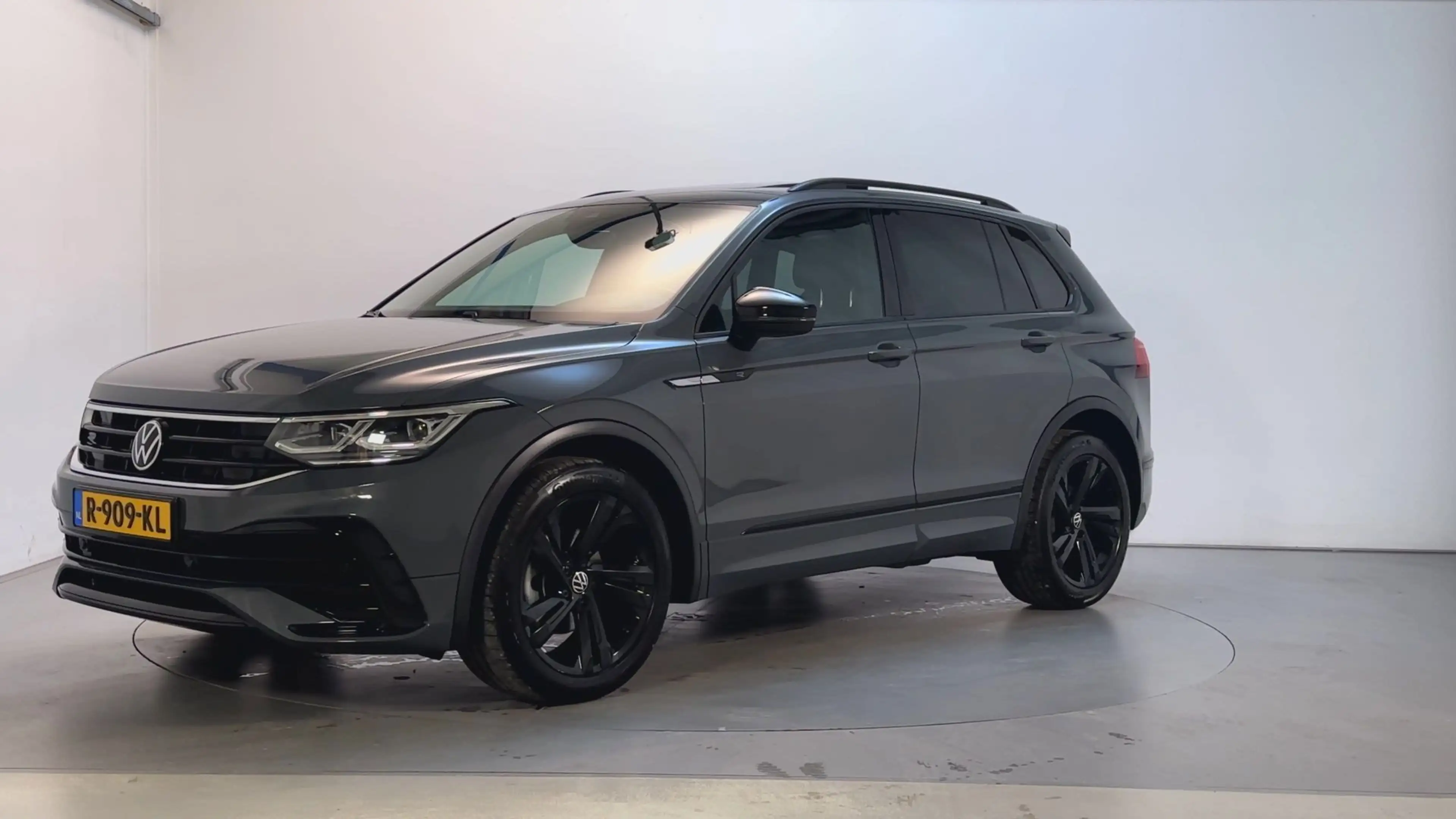 Volkswagen Tiguan 1.5 TSI 150pk DSG R-Line Panoramadak Alcantara App — photo 6