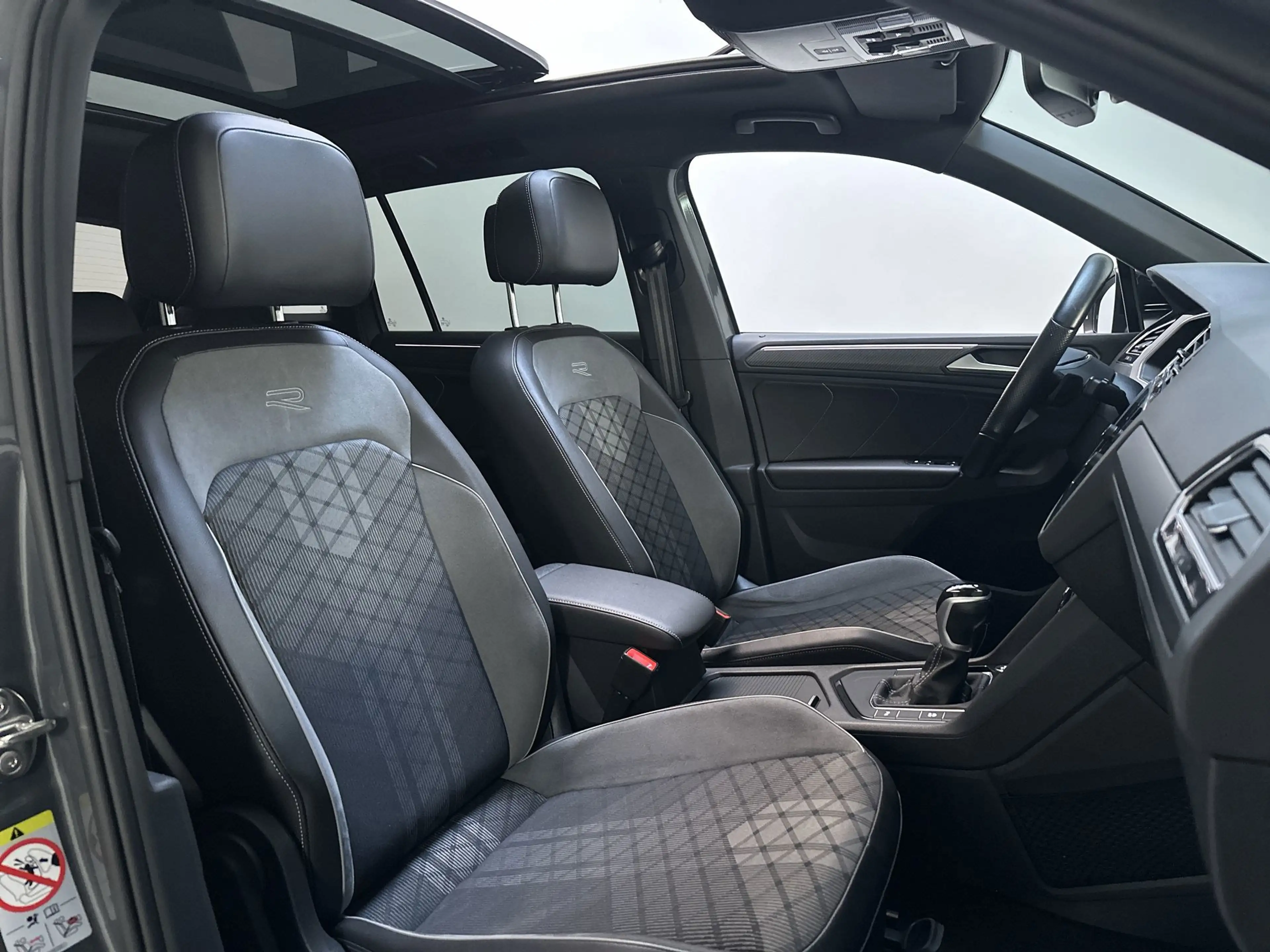 Volkswagen Tiguan 1.5 TSI 150pk DSG R-Line Panoramadak Alcantara App — photo 5