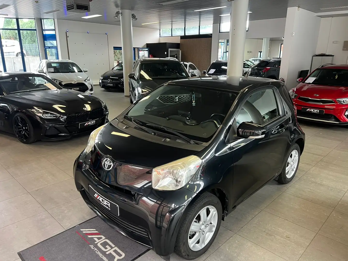 Toyota iQ Schwarz - 1