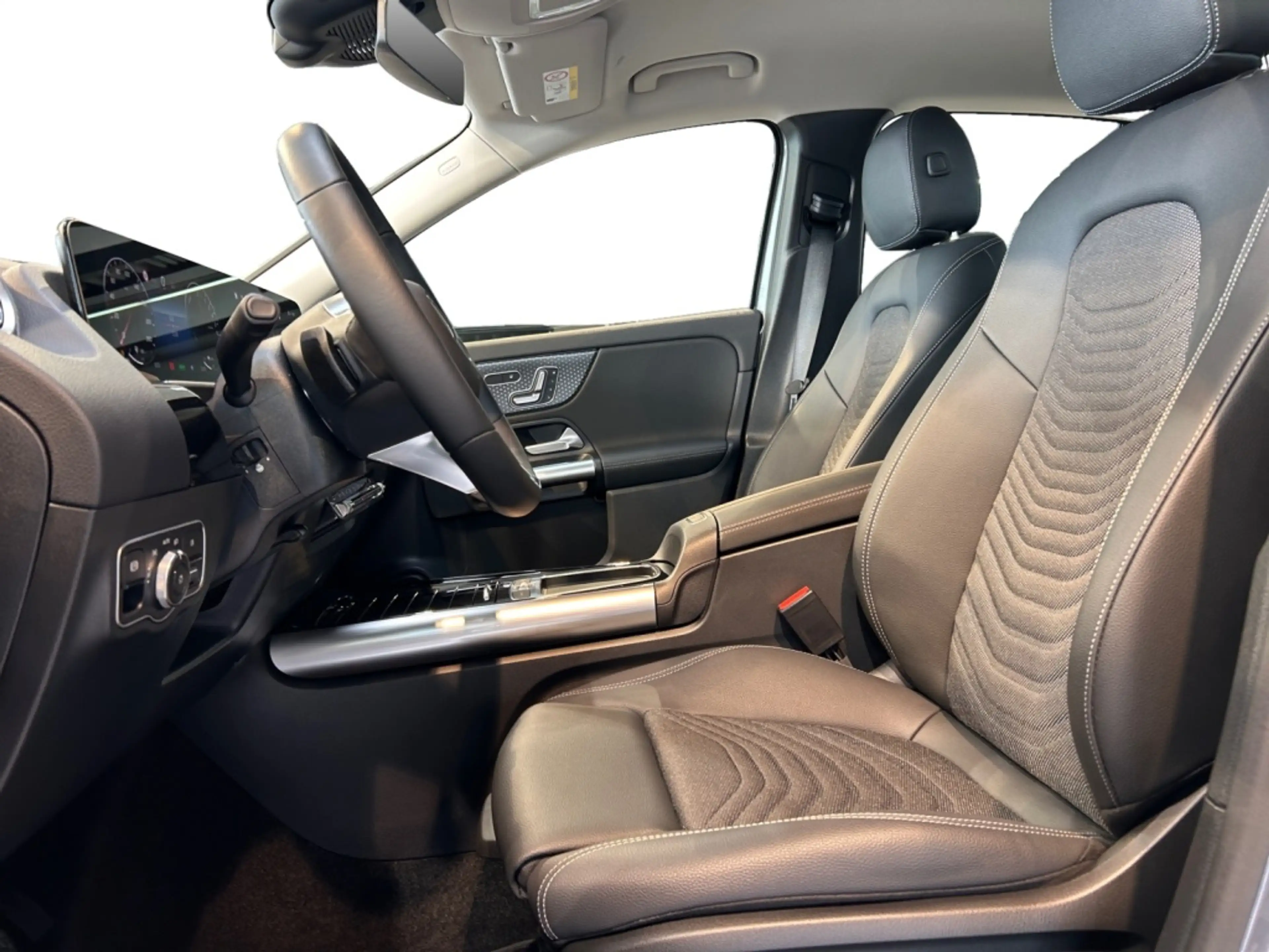Mercedes-Benz GLA 250 e Progressive MBUX+Progressive+Wide+Cam — photo 10