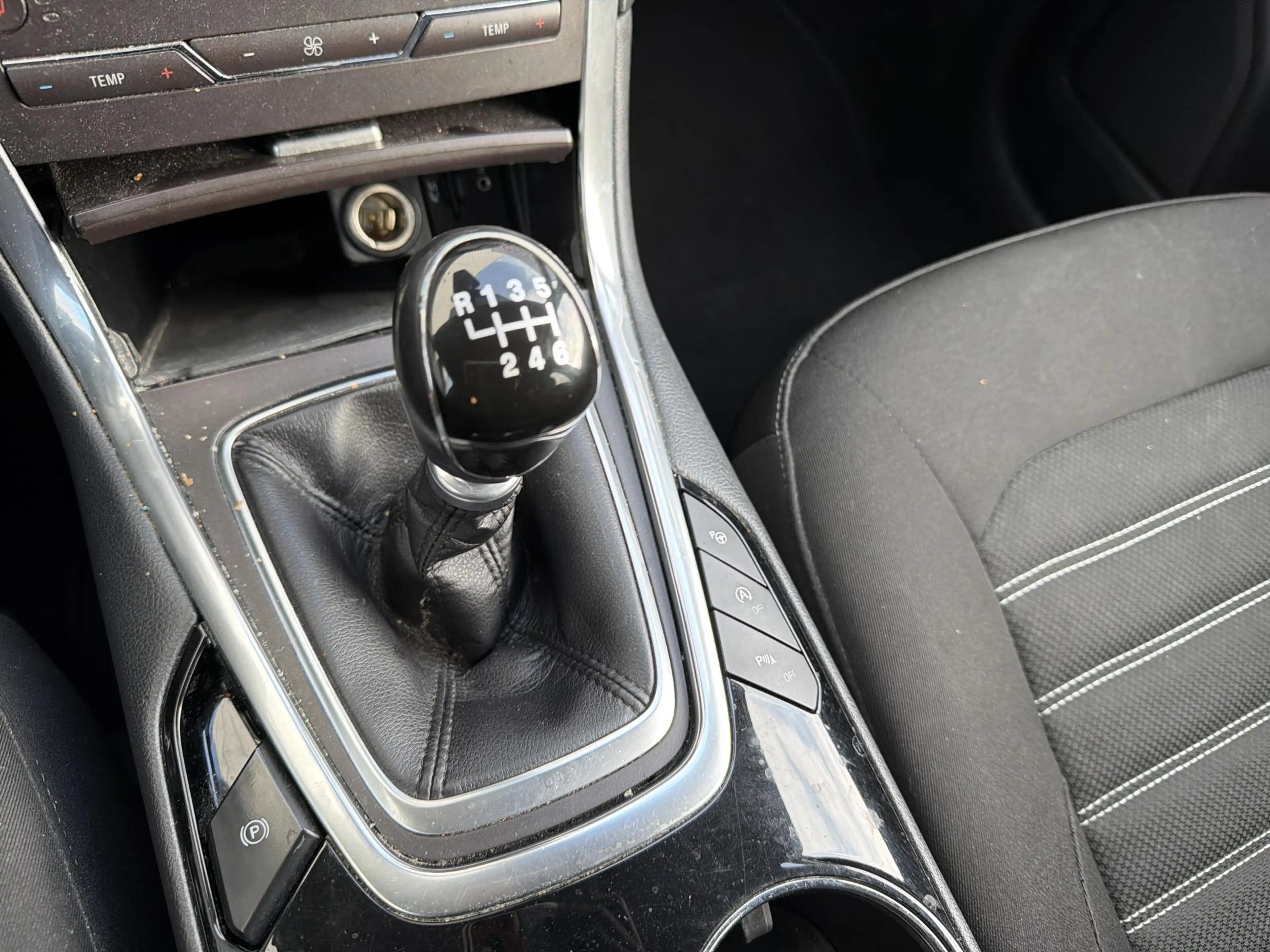 Ford Galaxy 1.5 Trend — photo 12