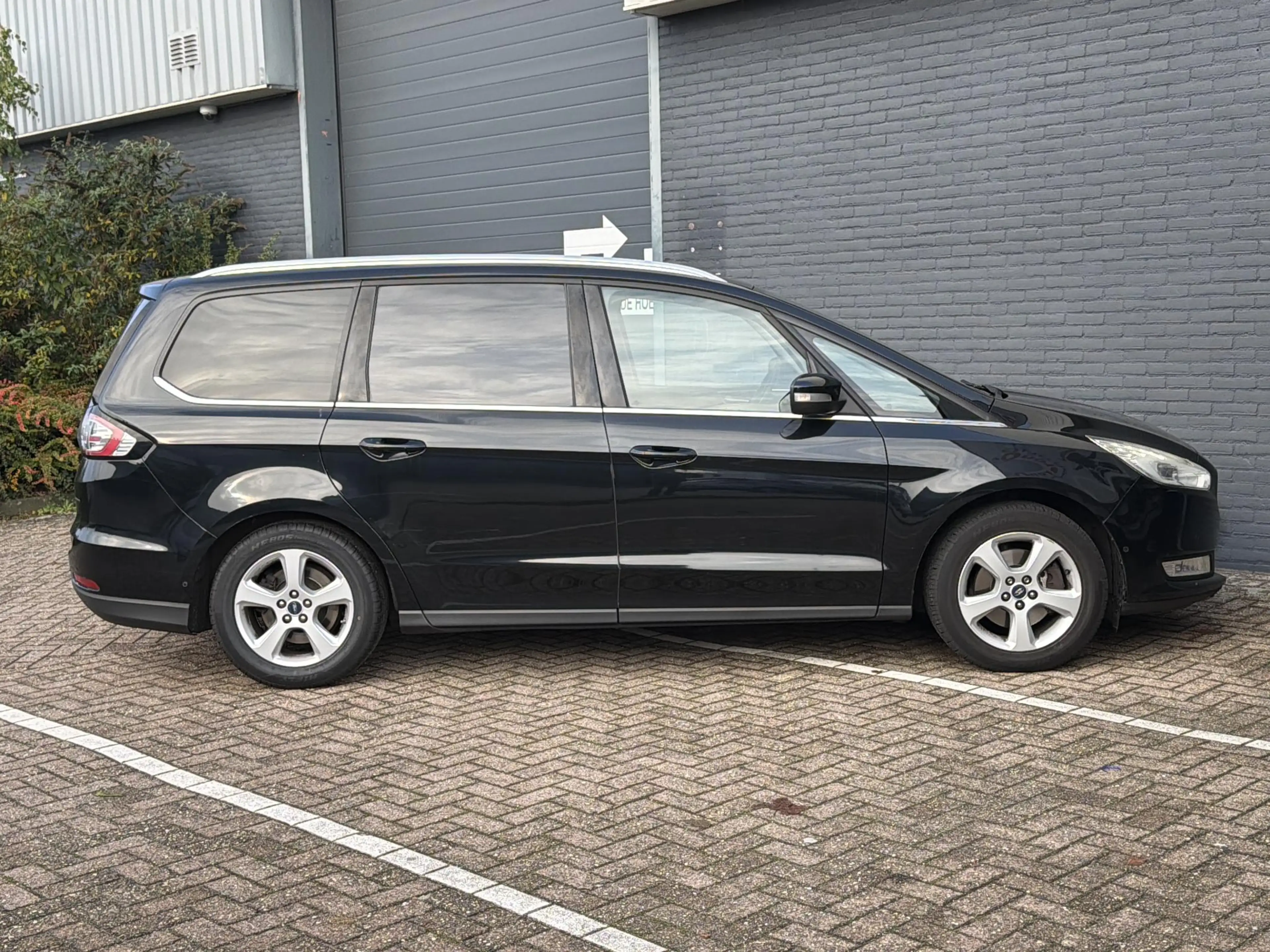 Ford Galaxy 1.5 Trend — photo 8