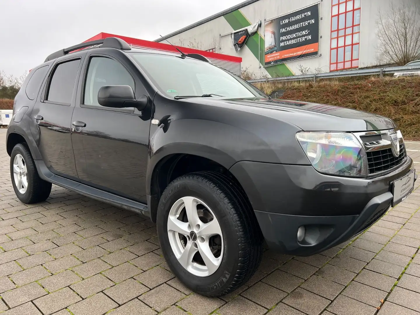 Dacia Duster I Laureate 4x4 1.6*KLIMA*EURO5*TÜV05/2027 Schwarz - 1