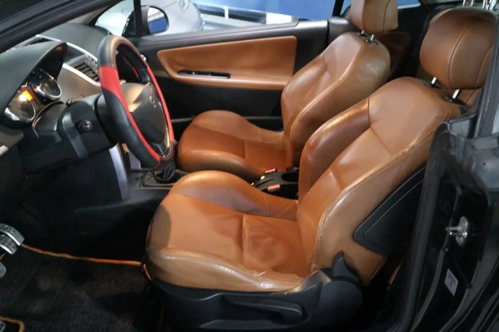 Peugeot 207 CC 1.6 VTi / Leer / Black Magix ! Schwarz - 2
