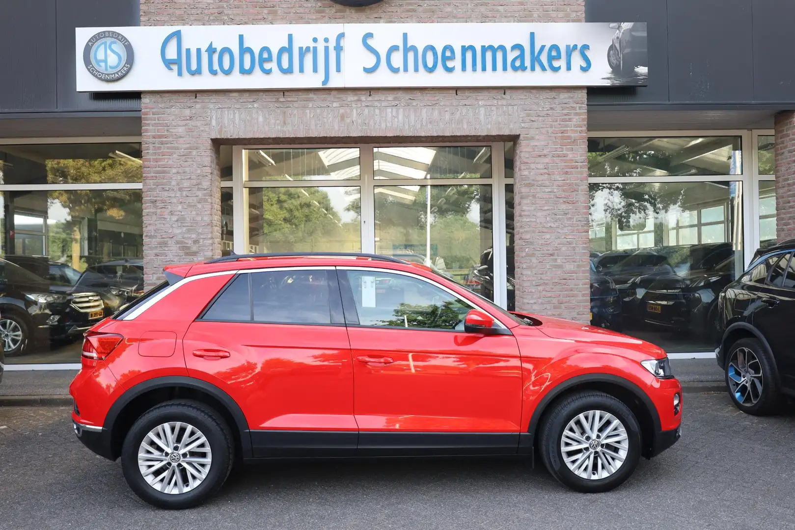 Volkswagen T-Roc 1.0 TSI Style Business CARPLAY ACC STOELVERW. LANE Rouge - 2