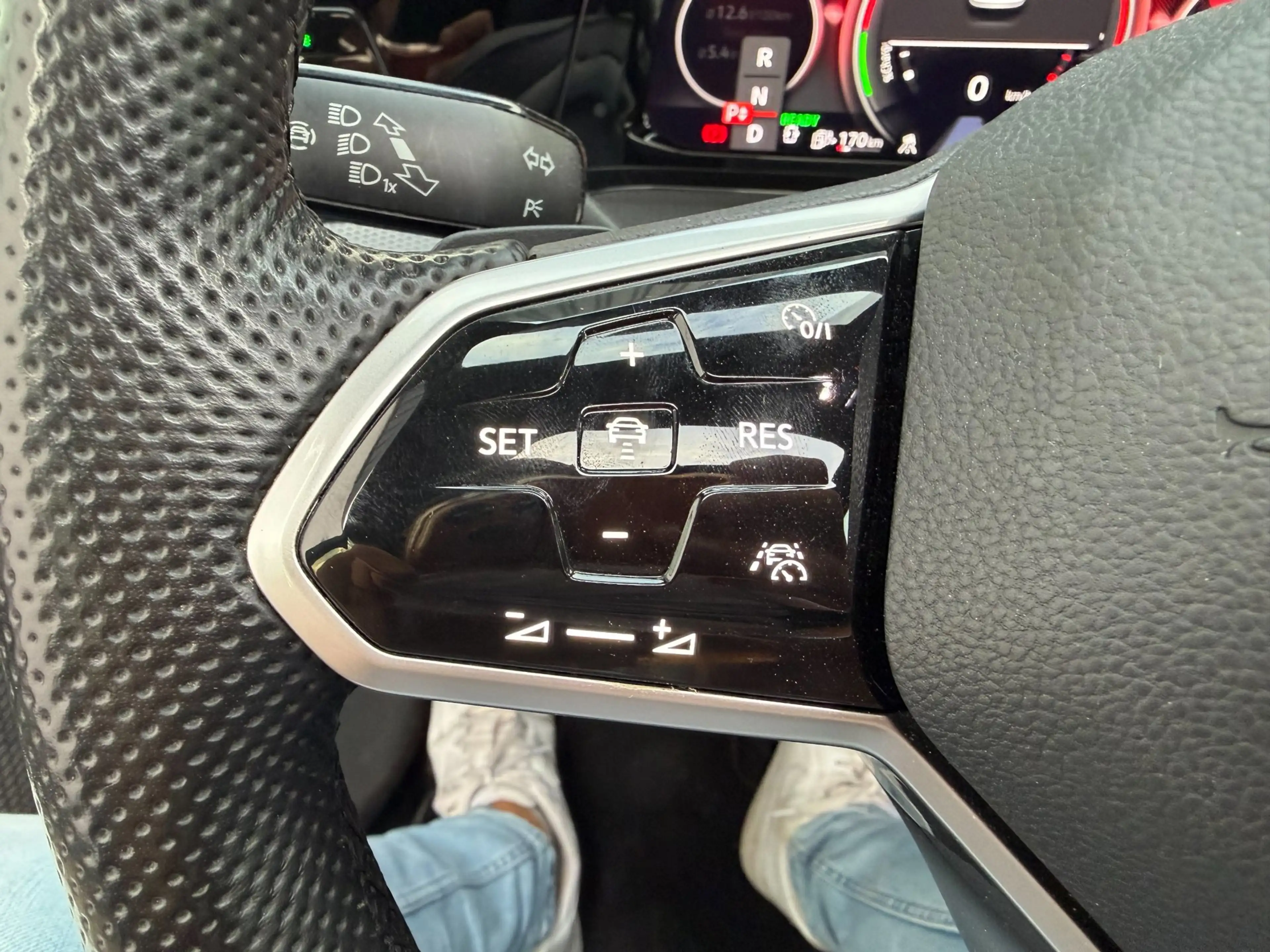 Volkswagen Golf GTE 1.4 eHybrid PANODAK l ACC l CAMERA l 18'' — photo 16