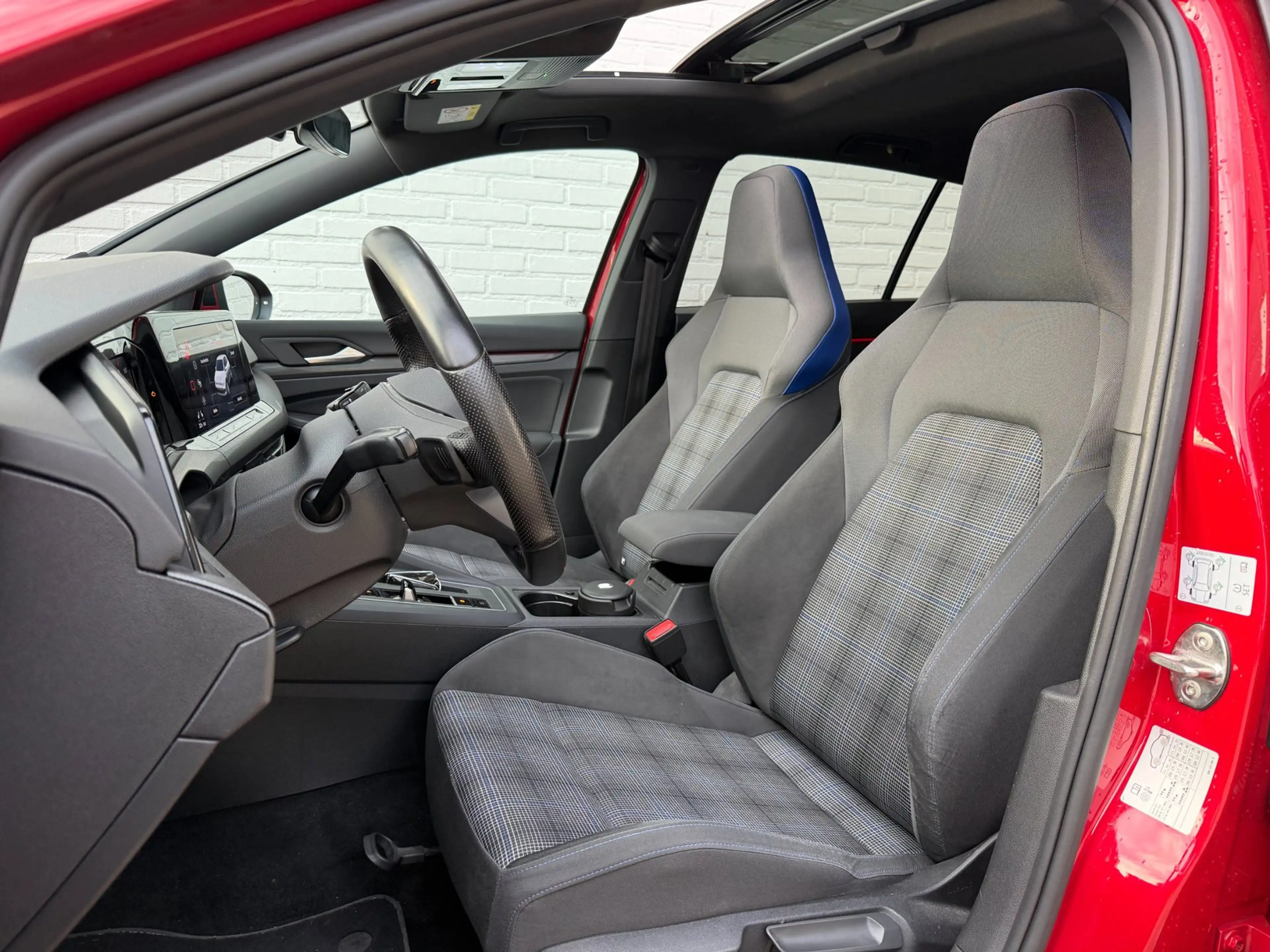 Volkswagen Golf GTE 1.4 eHybrid PANODAK l ACC l CAMERA l 18'' — photo 13