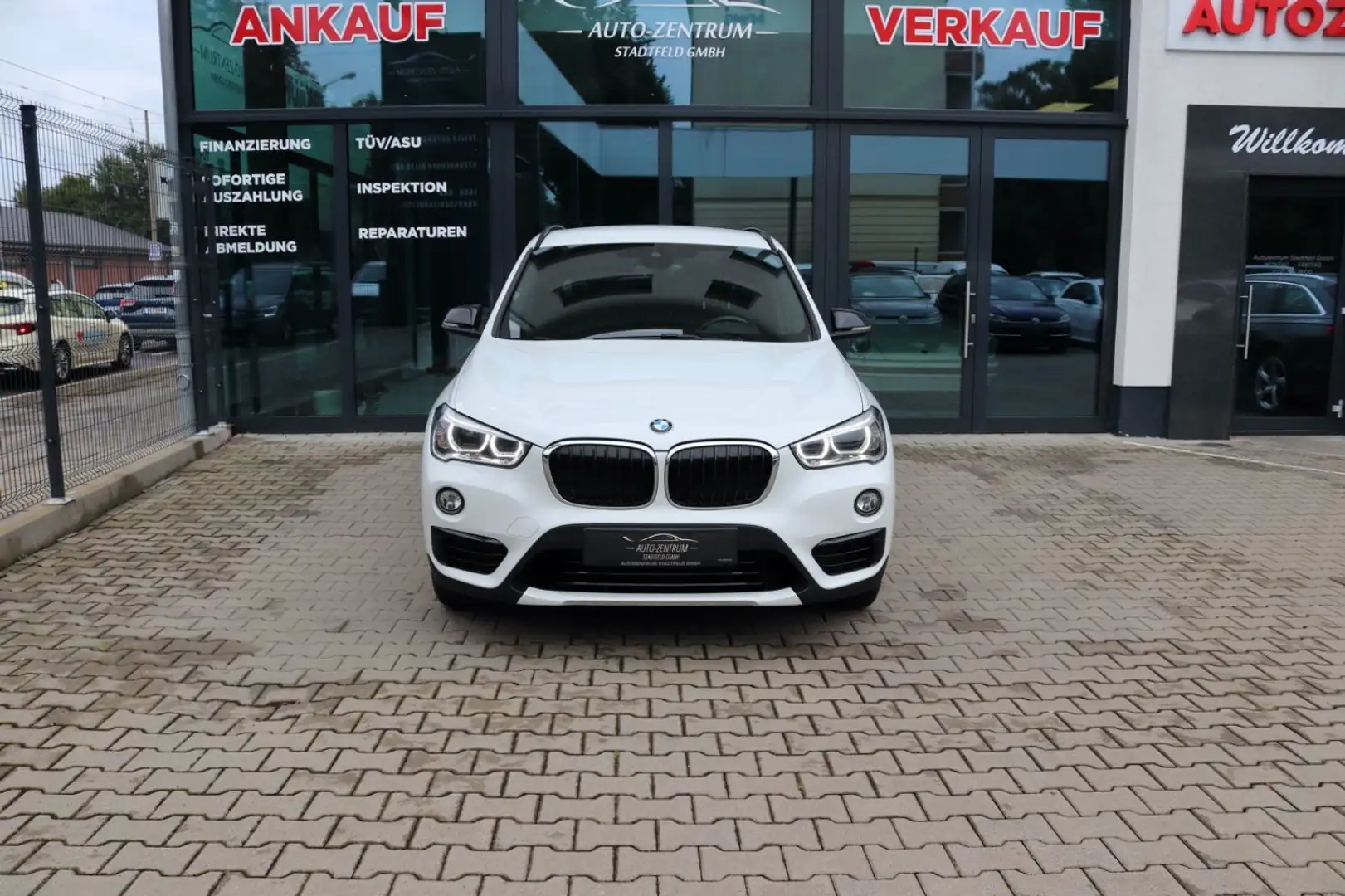 BMW X1 xDrive 25d Sport Line HuD AHK LED Navi SHZ Weiß - 2