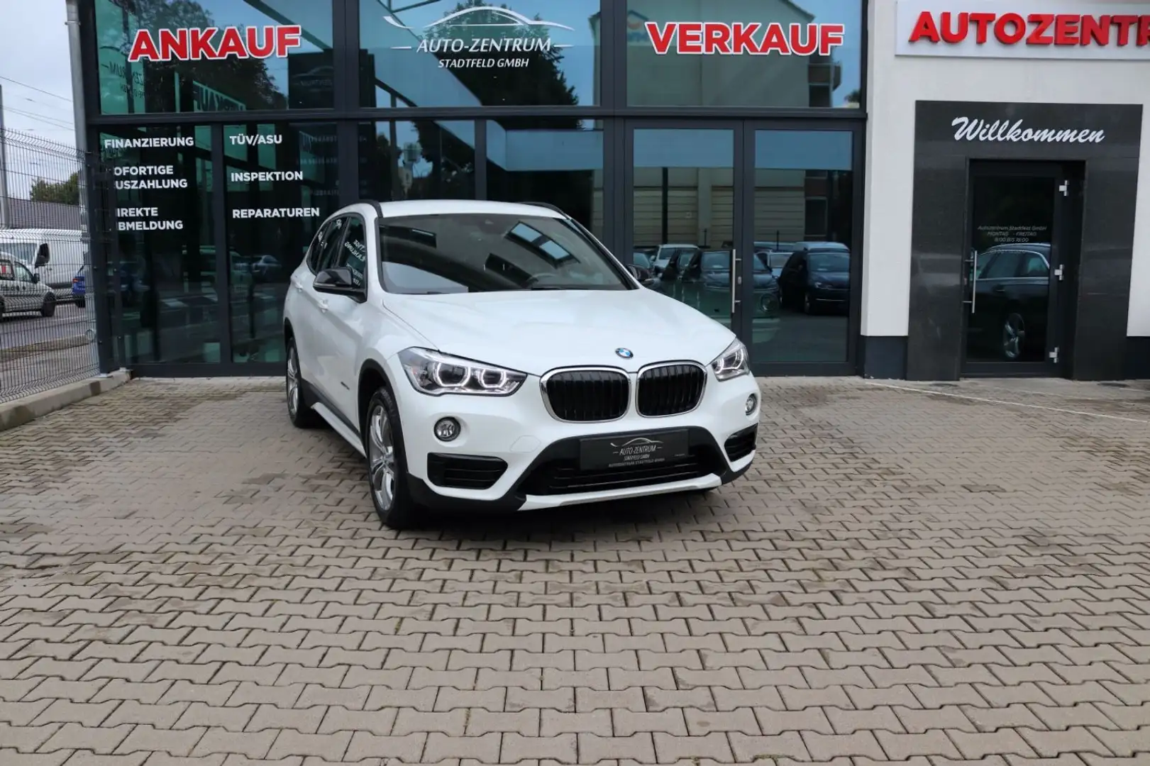 BMW X1 xDrive 25d Sport Line HuD AHK LED Navi SHZ Weiß - 1