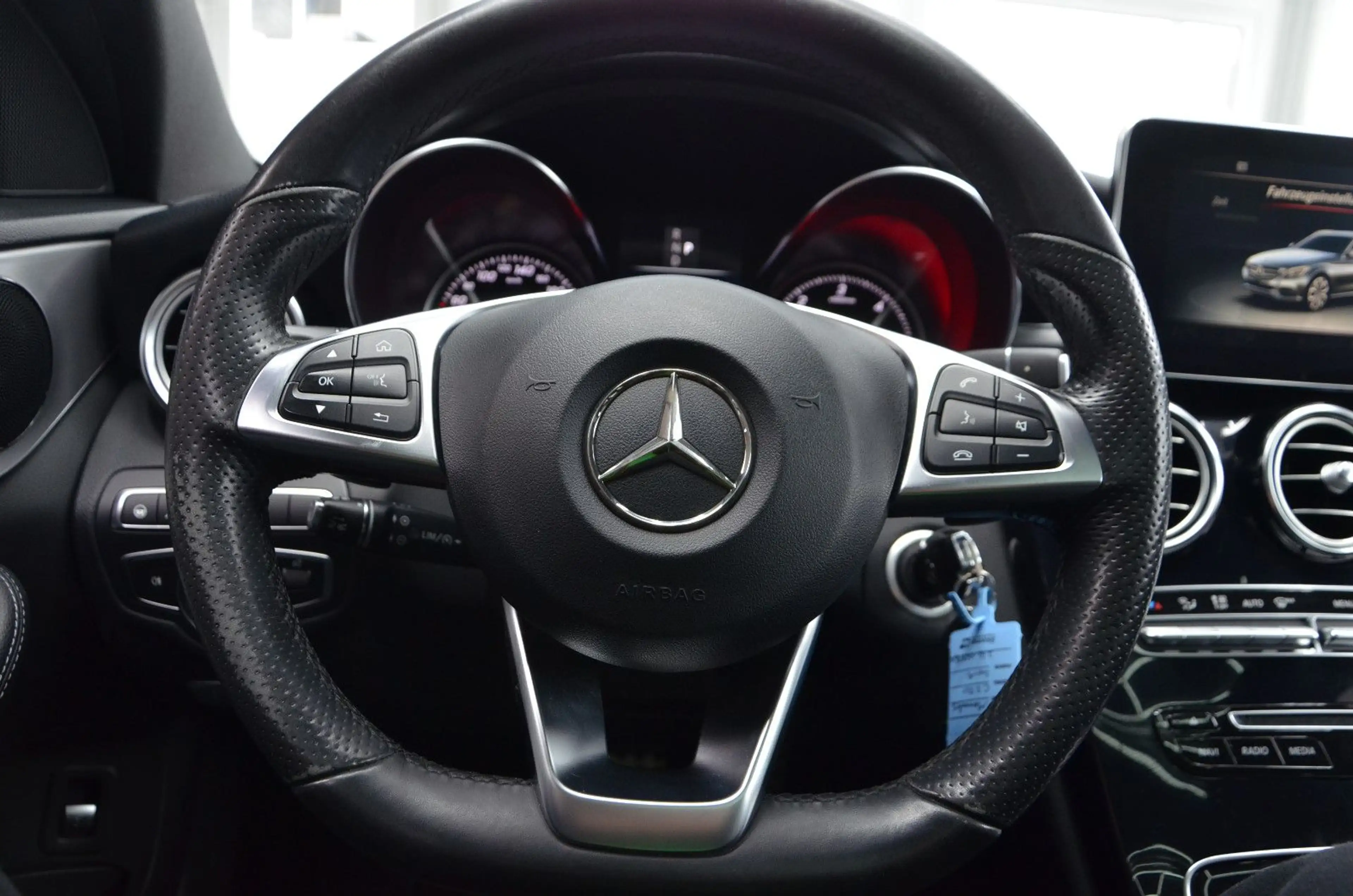 Mercedes-Benz C 220 T BlueTec *AMG LINE*LEDER*PANORAMA*AHK* — photo 13