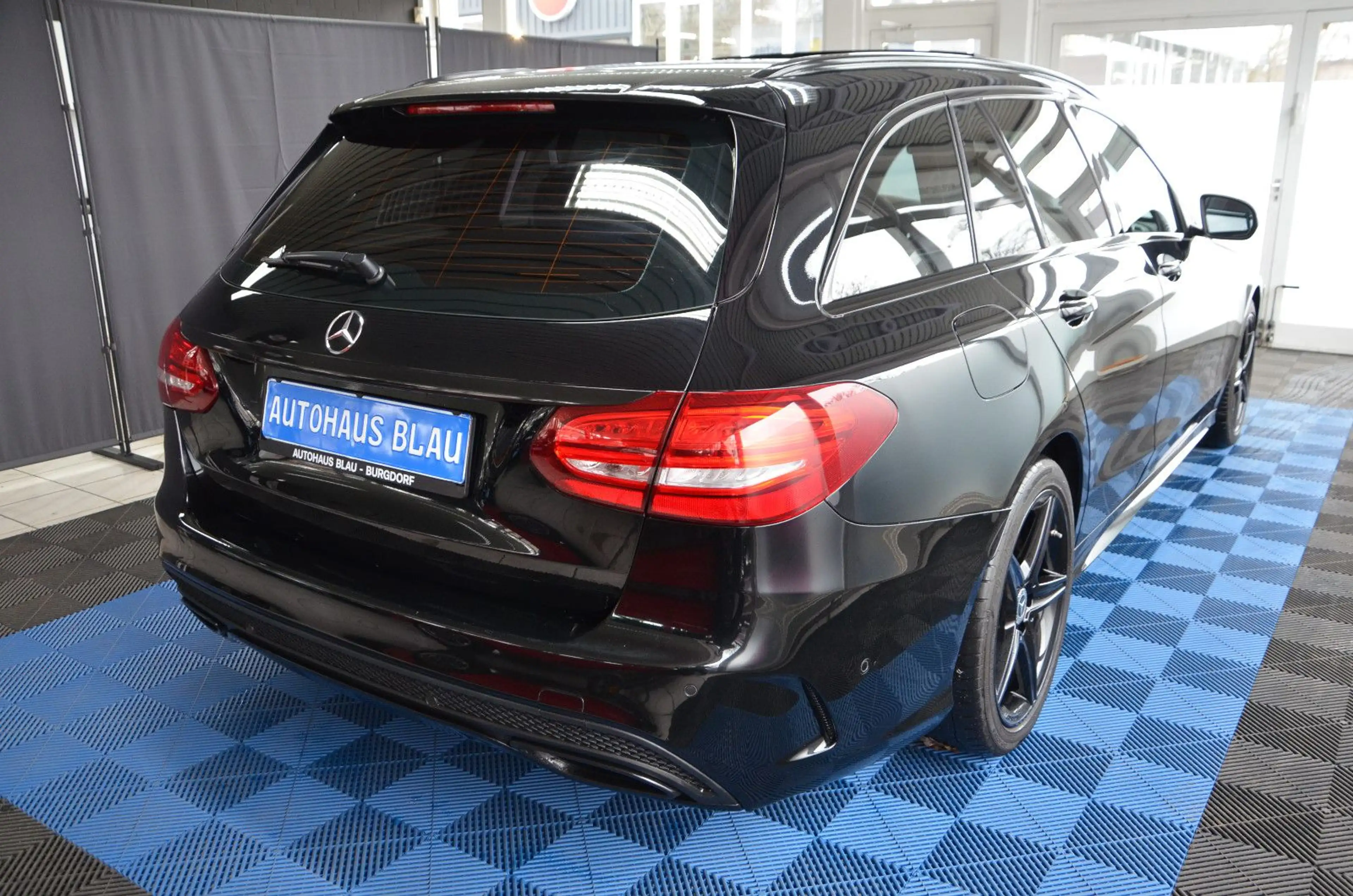 Mercedes-Benz C 220 T BlueTec *AMG LINE*LEDER*PANORAMA*AHK* — photo 4