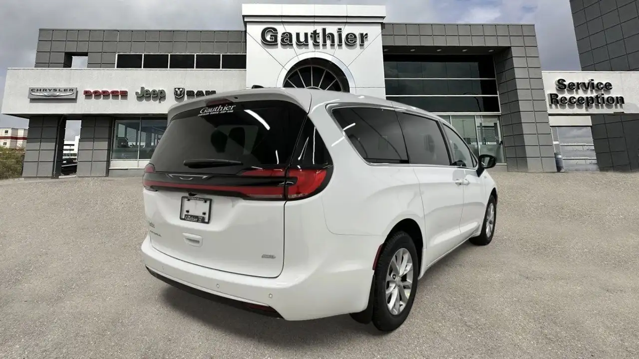 Chrysler Pacifica снимка Chrysler Pacifica