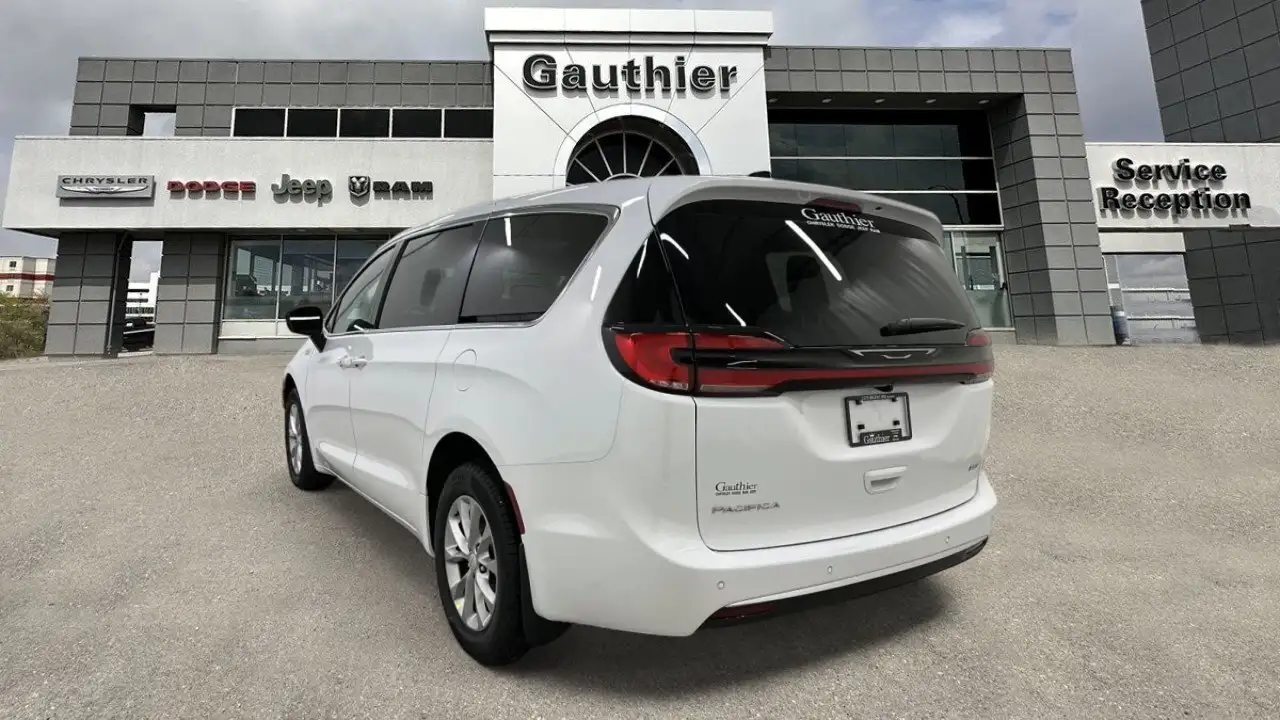 Chrysler Pacifica снимка Chrysler Pacifica