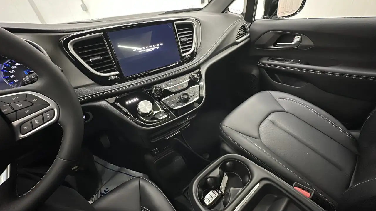 Chrysler Pacifica снимка Chrysler Pacifica