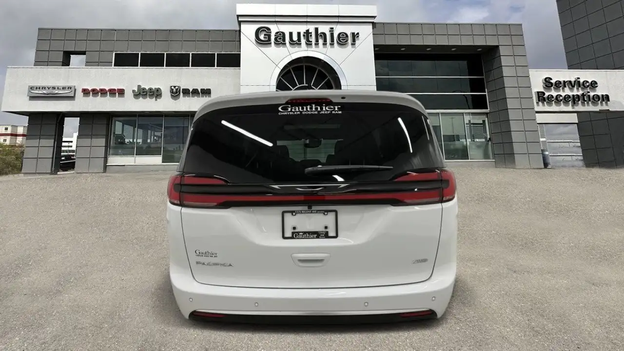 Chrysler Pacifica снимка Chrysler Pacifica