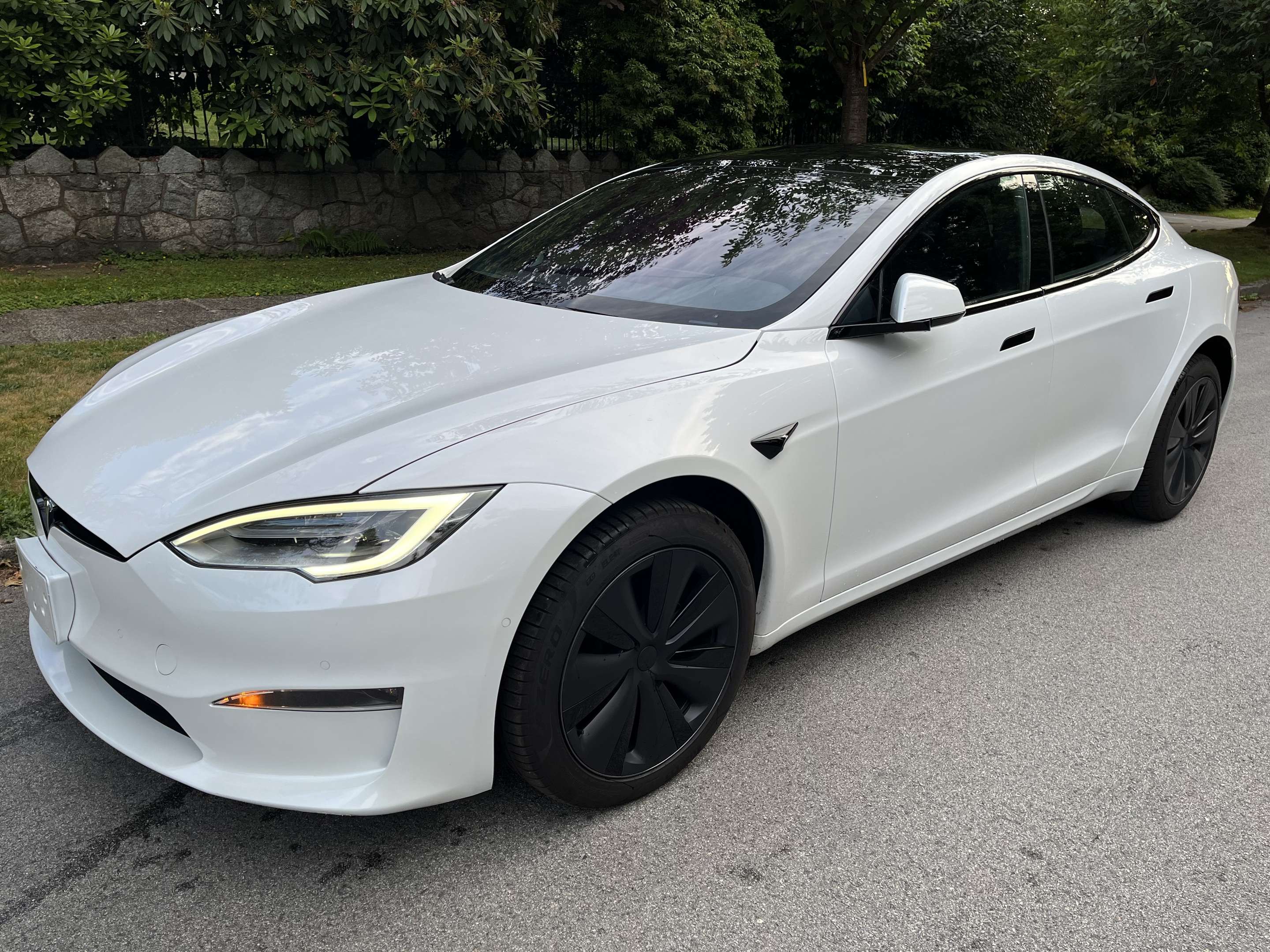 2022 Tesla Model S PLAID NO PST NO LUX TAX!!