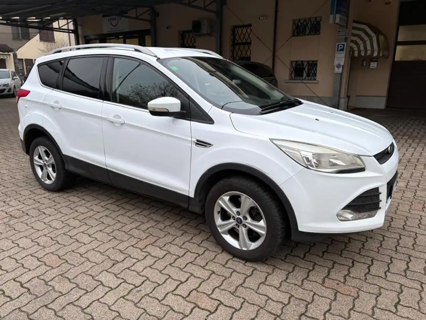 Ford Kuga 2.0 tdci Titanium 2wd s&s 120cv E6 OK NEOPATENTATO Wit - 2