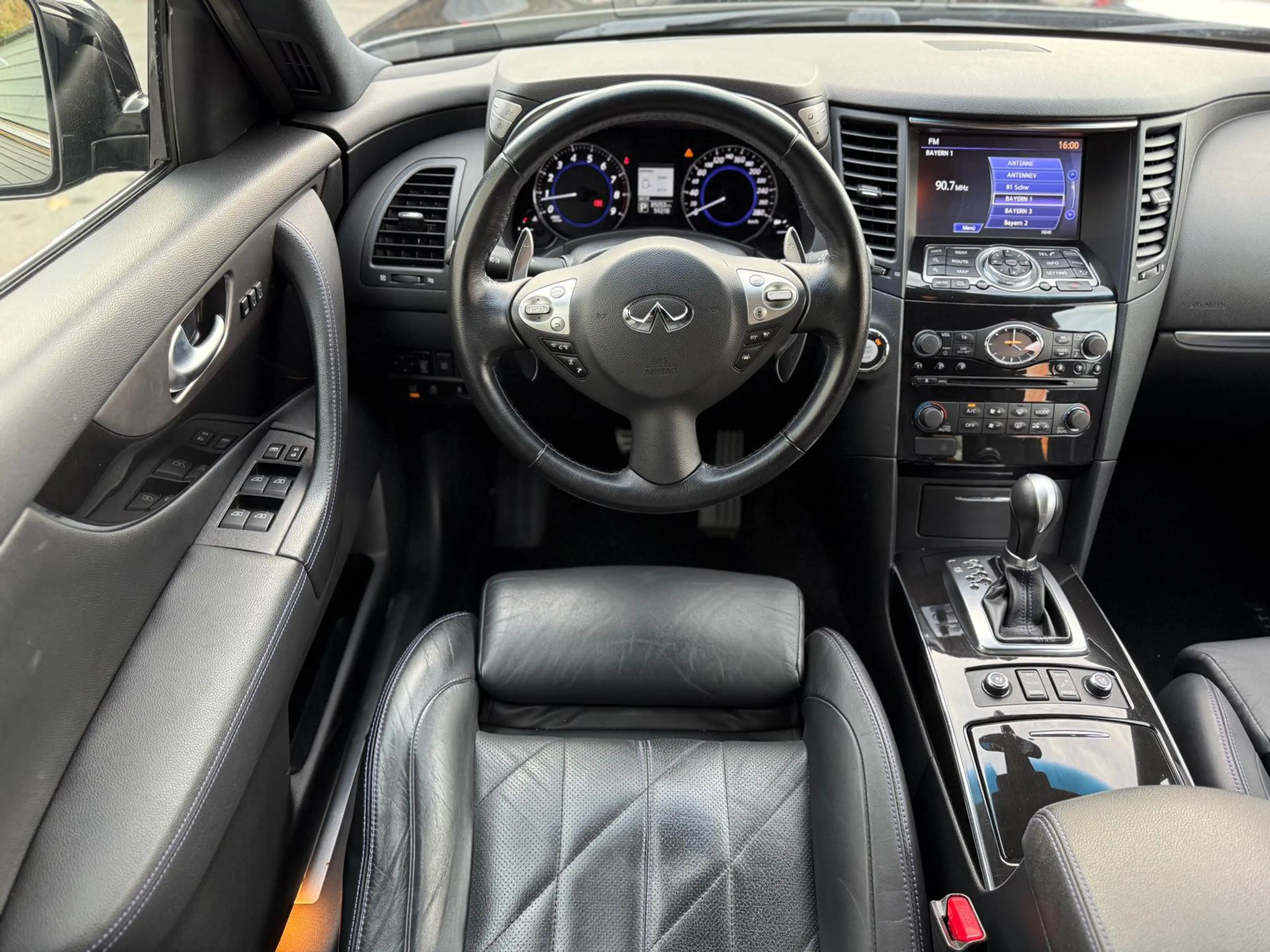 Infiniti QX70 3.7 V6 Navi*SHZ*AHK — photo 8