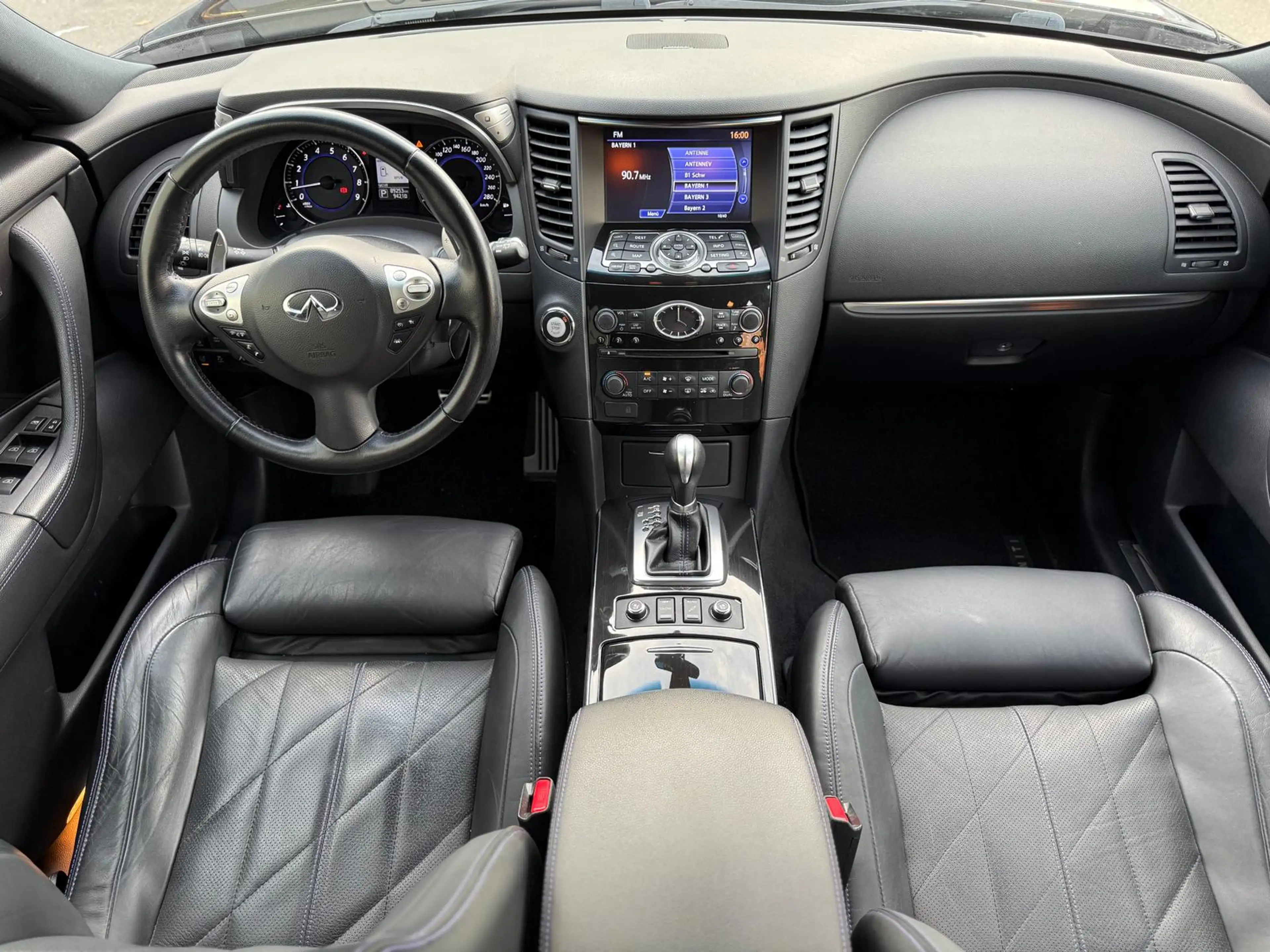 Infiniti QX70 3.7 V6 Navi*SHZ*AHK — photo 7