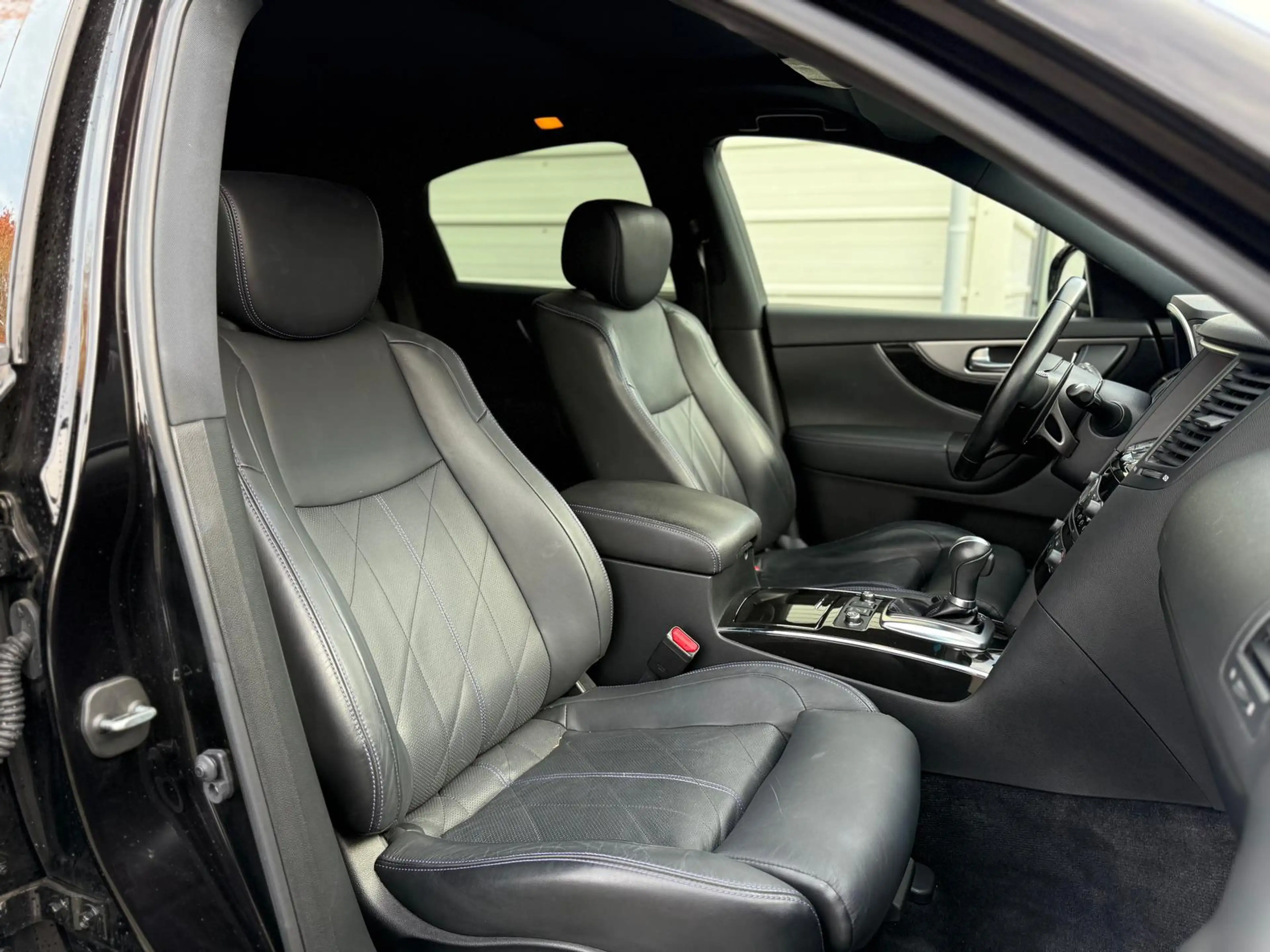 Infiniti QX70 3.7 V6 Navi*SHZ*AHK — photo 5