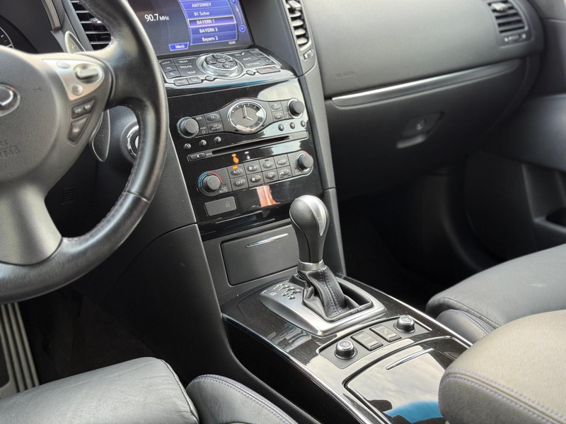 Infiniti QX70 3.7 V6 Navi*SHZ*AHK — photo 12