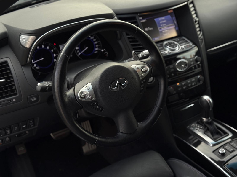 Infiniti QX70 3.7 V6 Navi*SHZ*AHK — photo 9