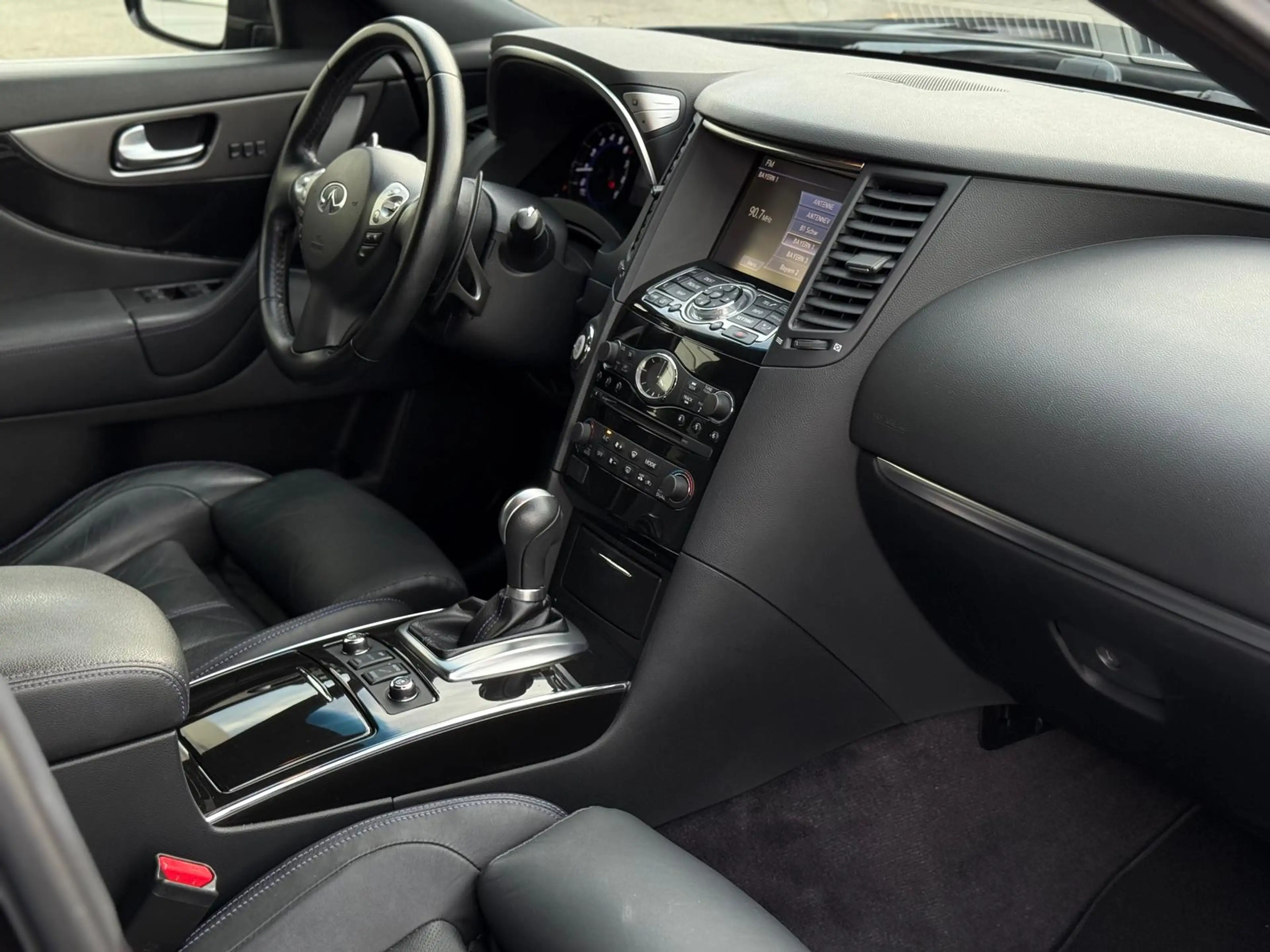 Infiniti QX70 3.7 V6 Navi*SHZ*AHK — photo 6