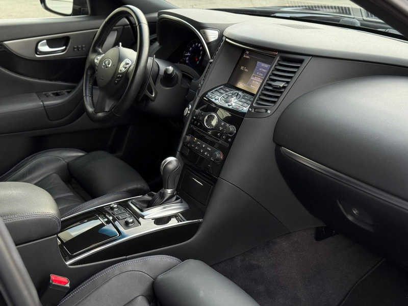Infiniti QX70 3.7 V6 Navi*SHZ*AHK — photo 6