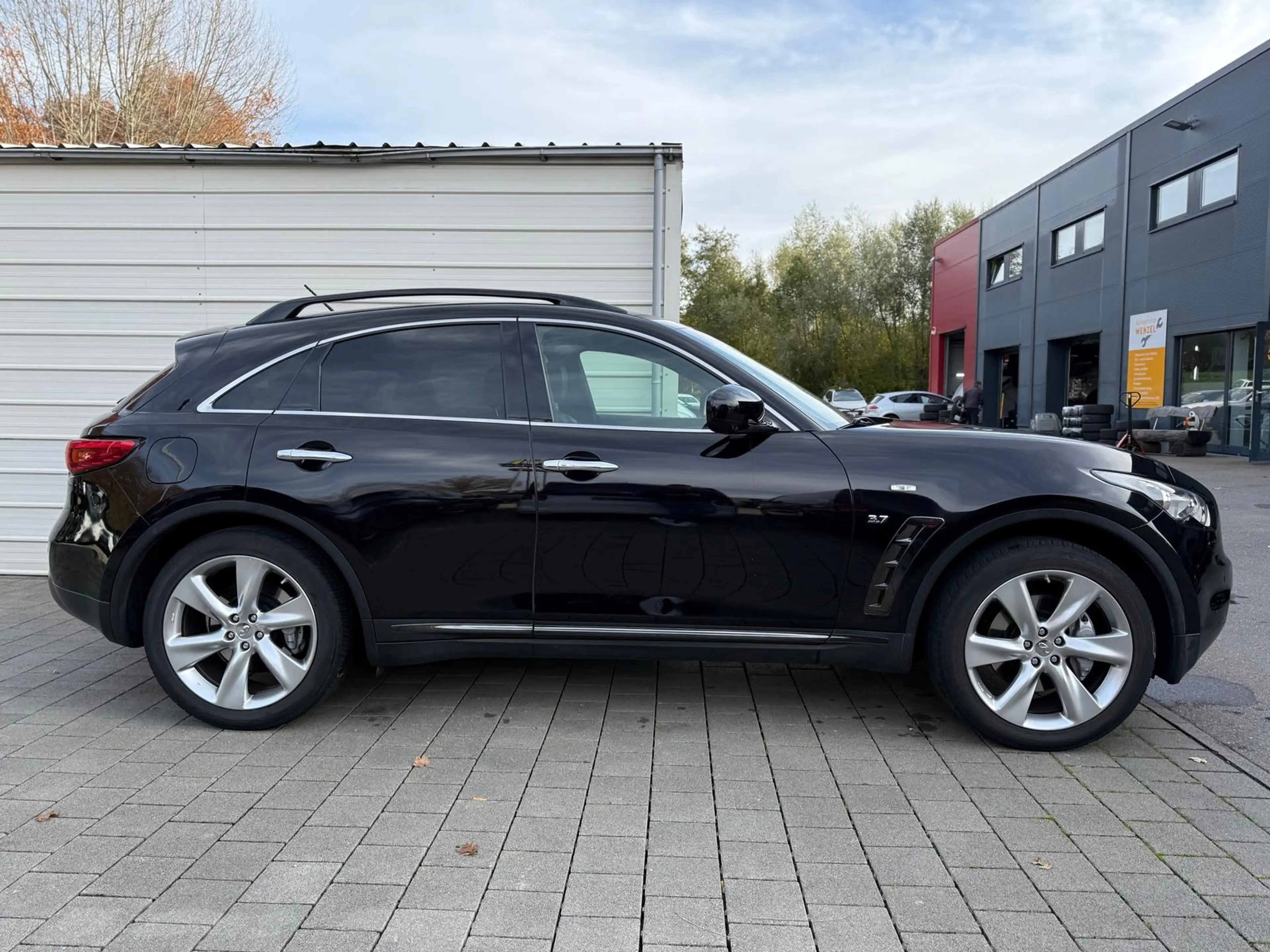 Infiniti QX70 3.7 V6 Navi*SHZ*AHK — photo 4