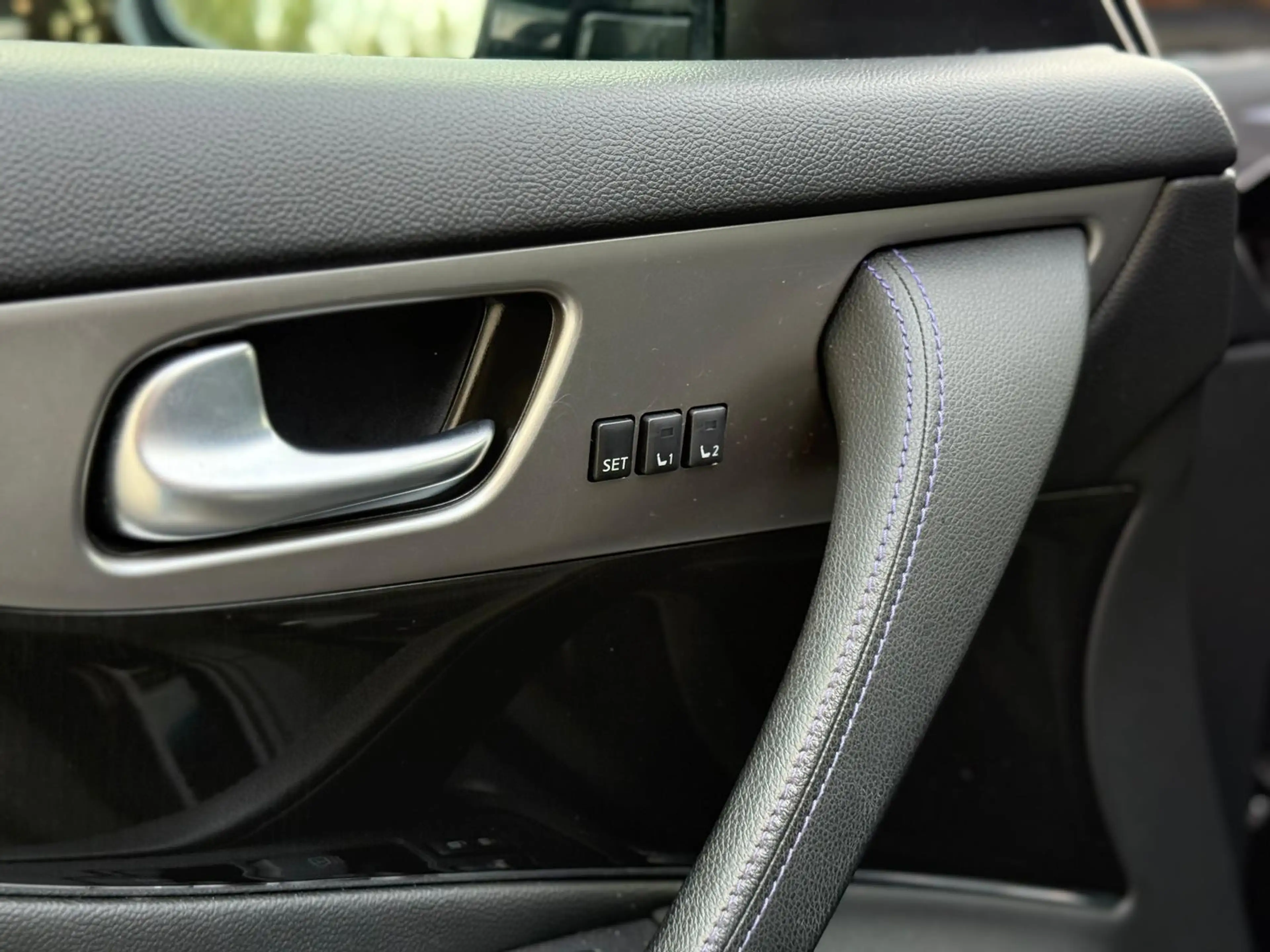 Infiniti QX70 3.7 V6 Navi*SHZ*AHK — photo 10