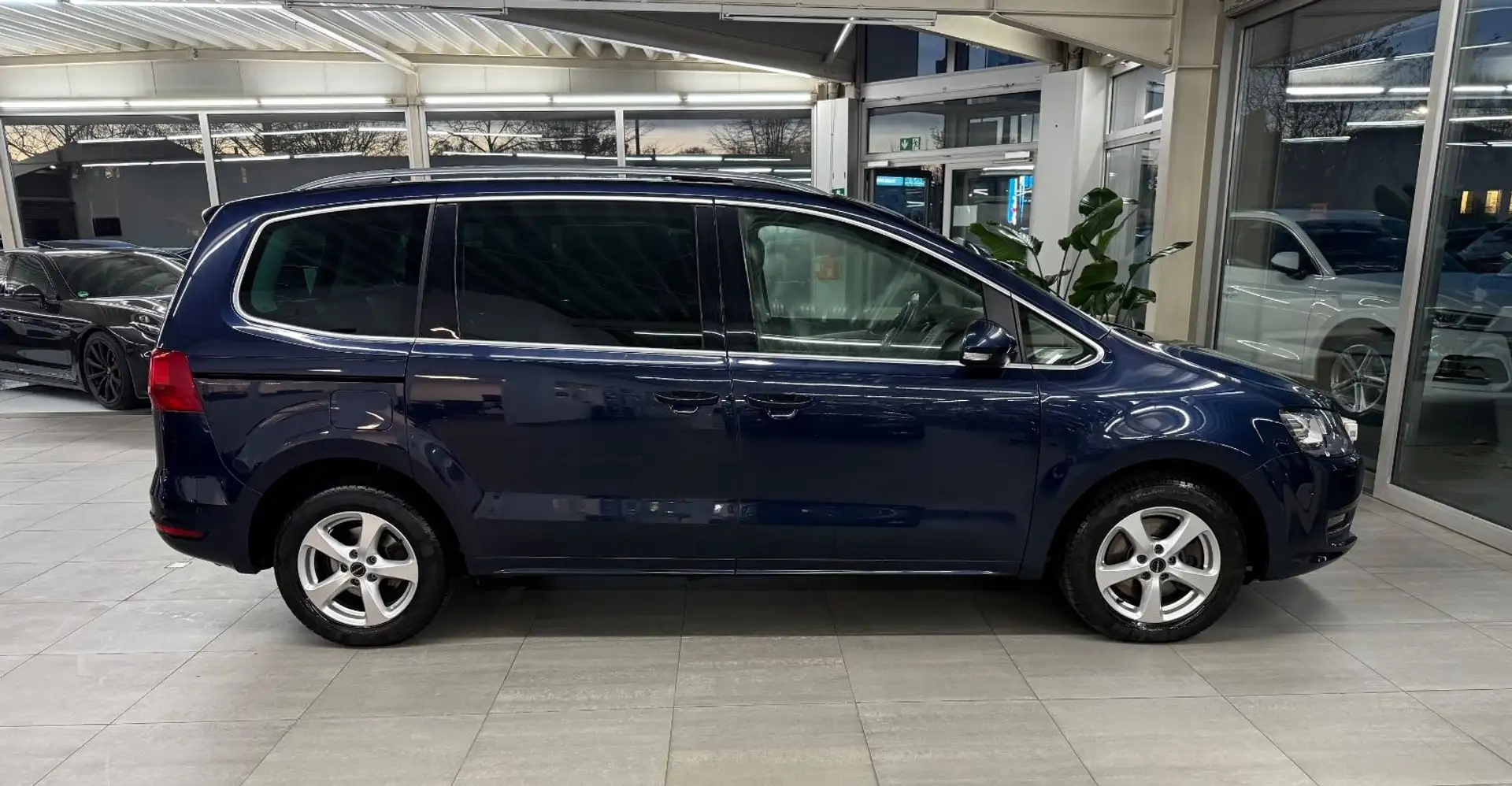 Volkswagen Sharan *Highl*Navi*Pano*Leder*7 Sitze*Xenon* Kék - 2