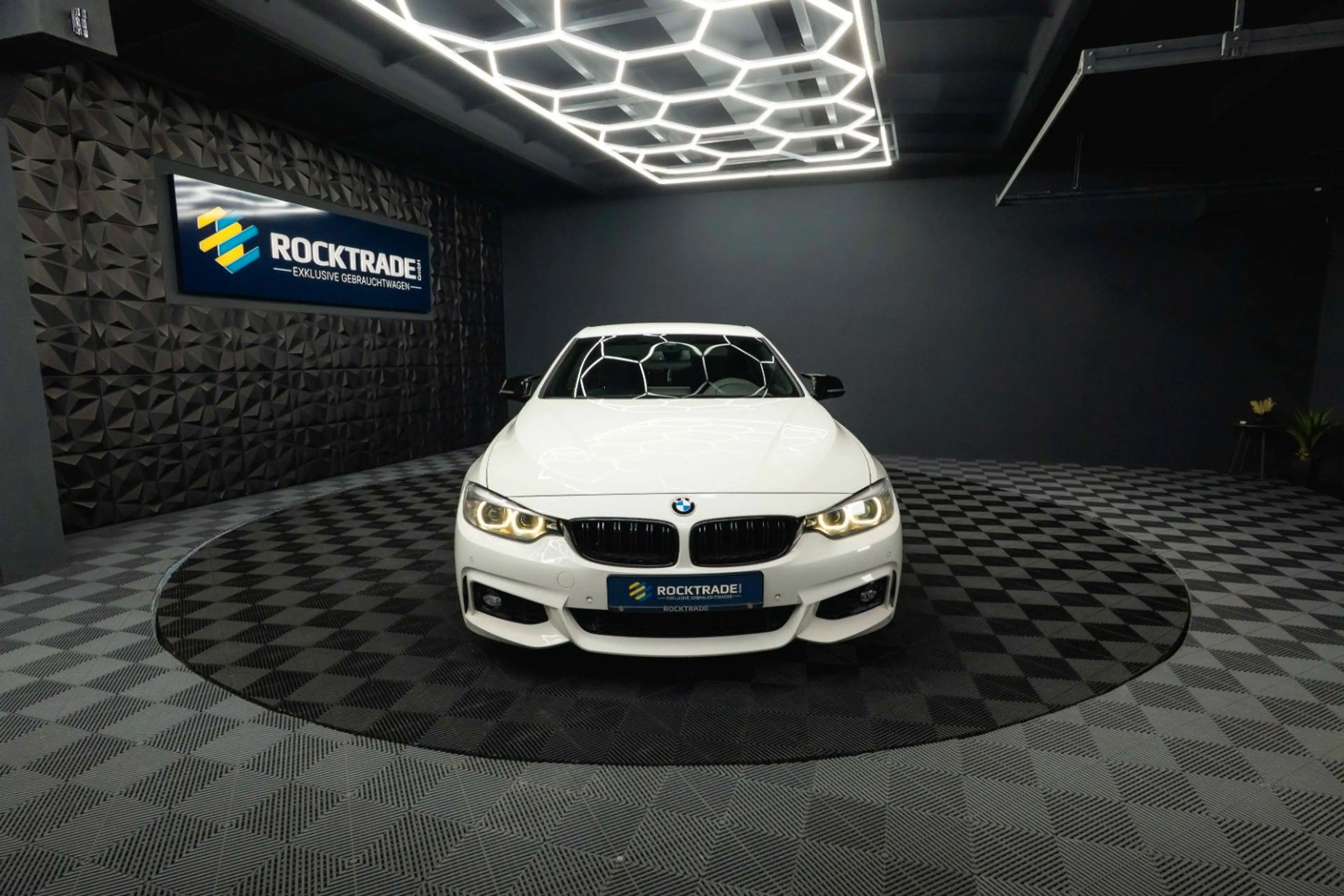 BMW 420 i M Sport Coupe Shadow Line Performance LCI — photo 3