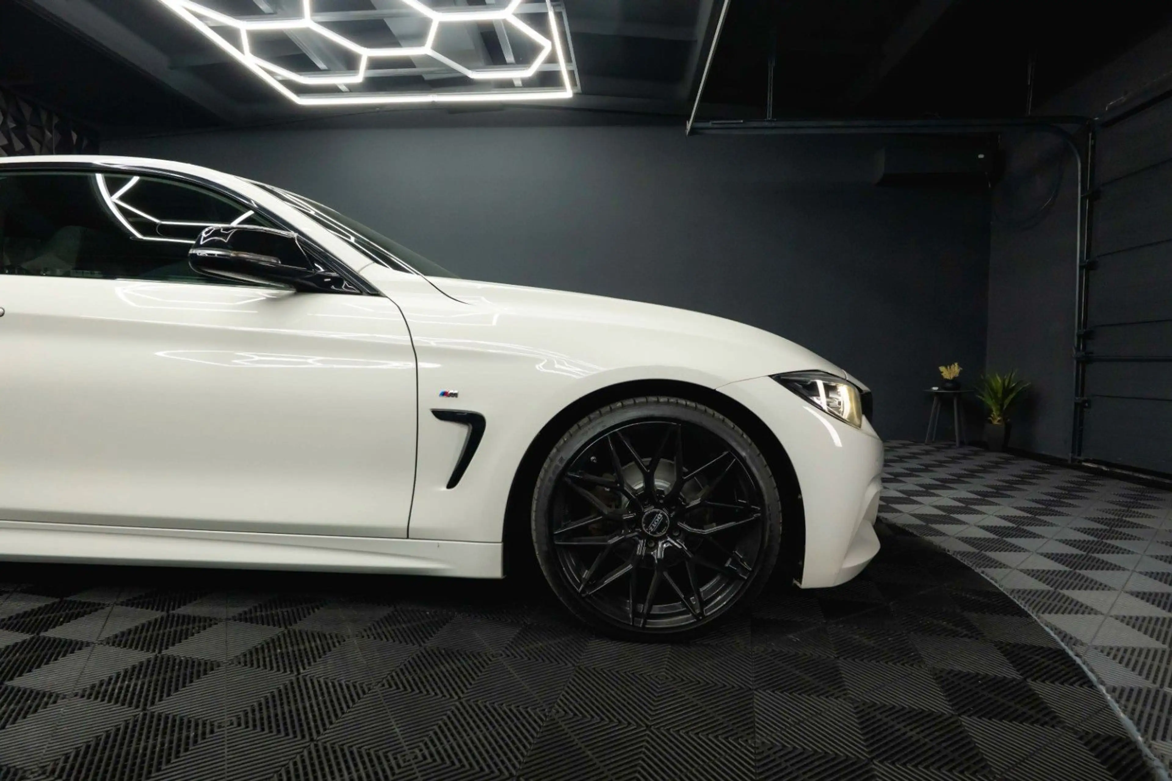 BMW 420 i M Sport Coupe Shadow Line Performance LCI — photo 11