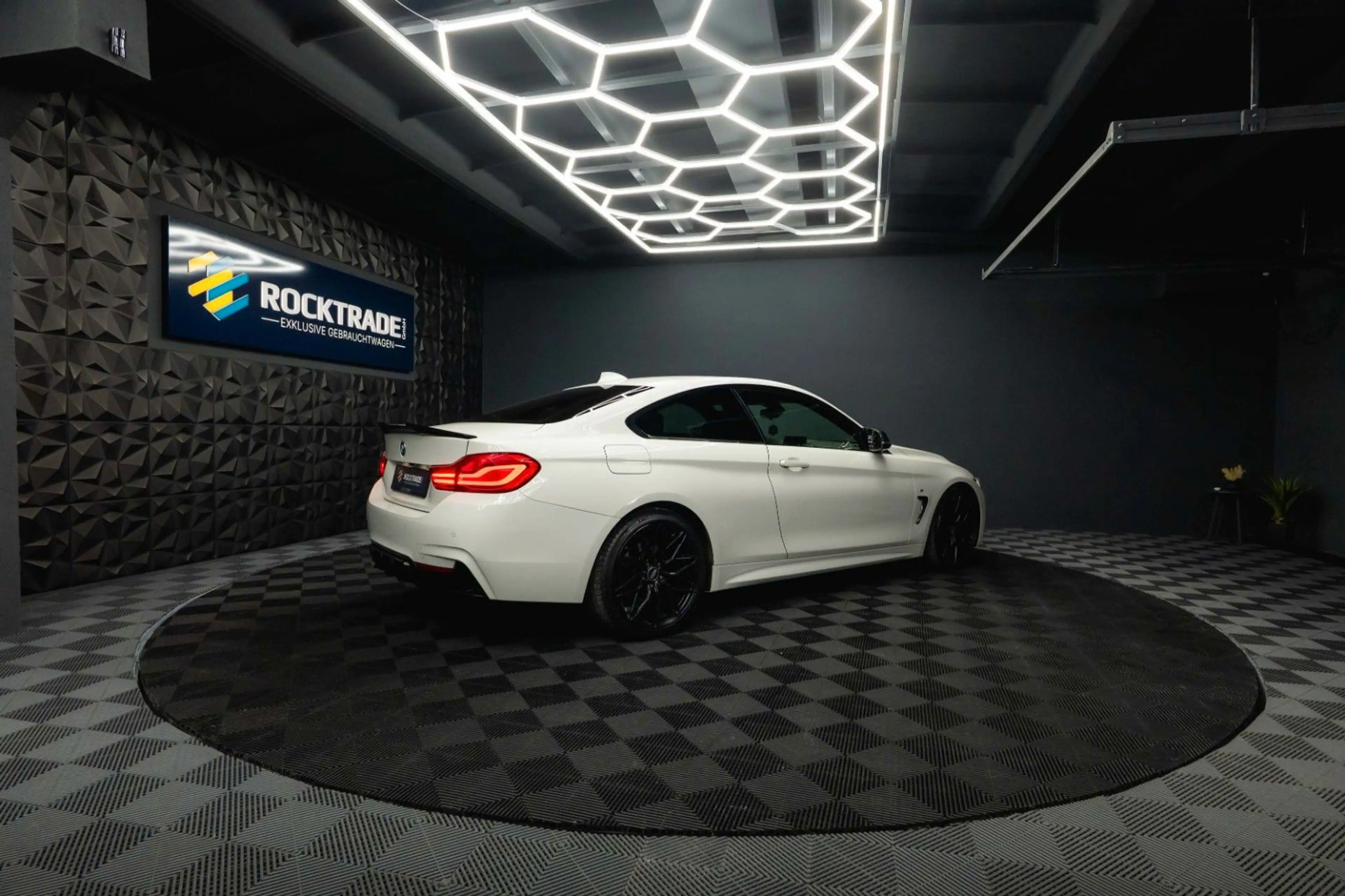 BMW 420 i M Sport Coupe Shadow Line Performance LCI — photo 12